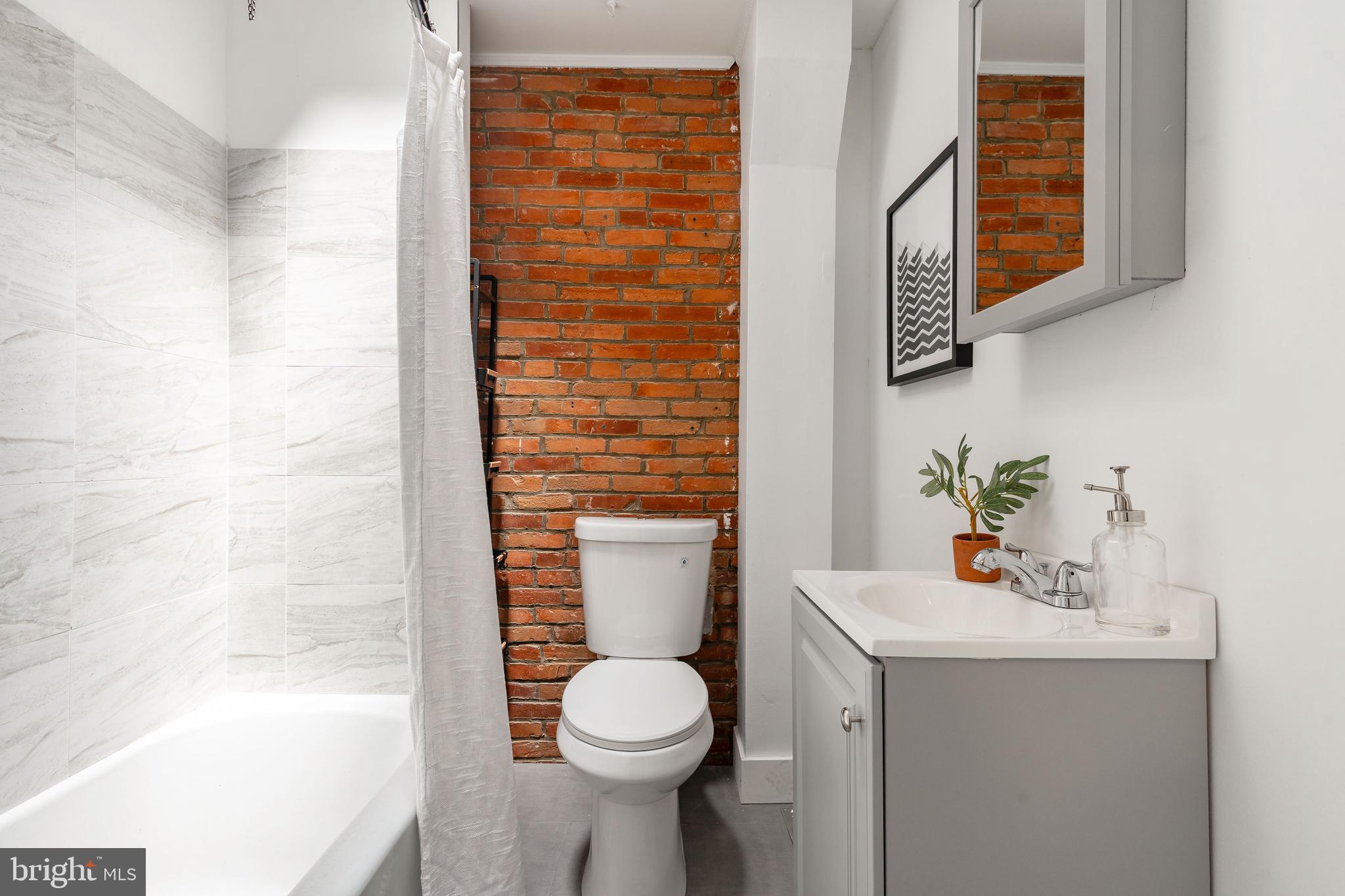 QUEEN VILLAGE - Residential