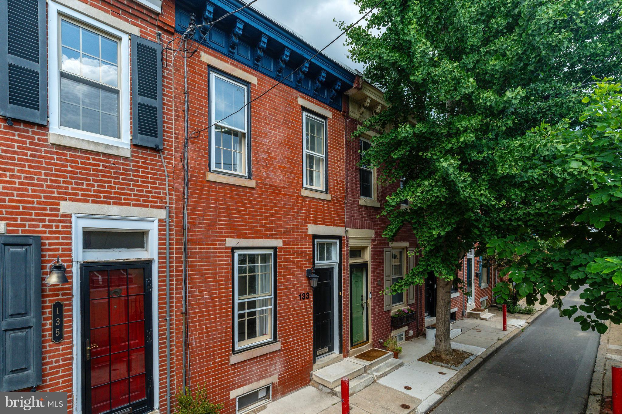 QUEEN VILLAGE - Residential