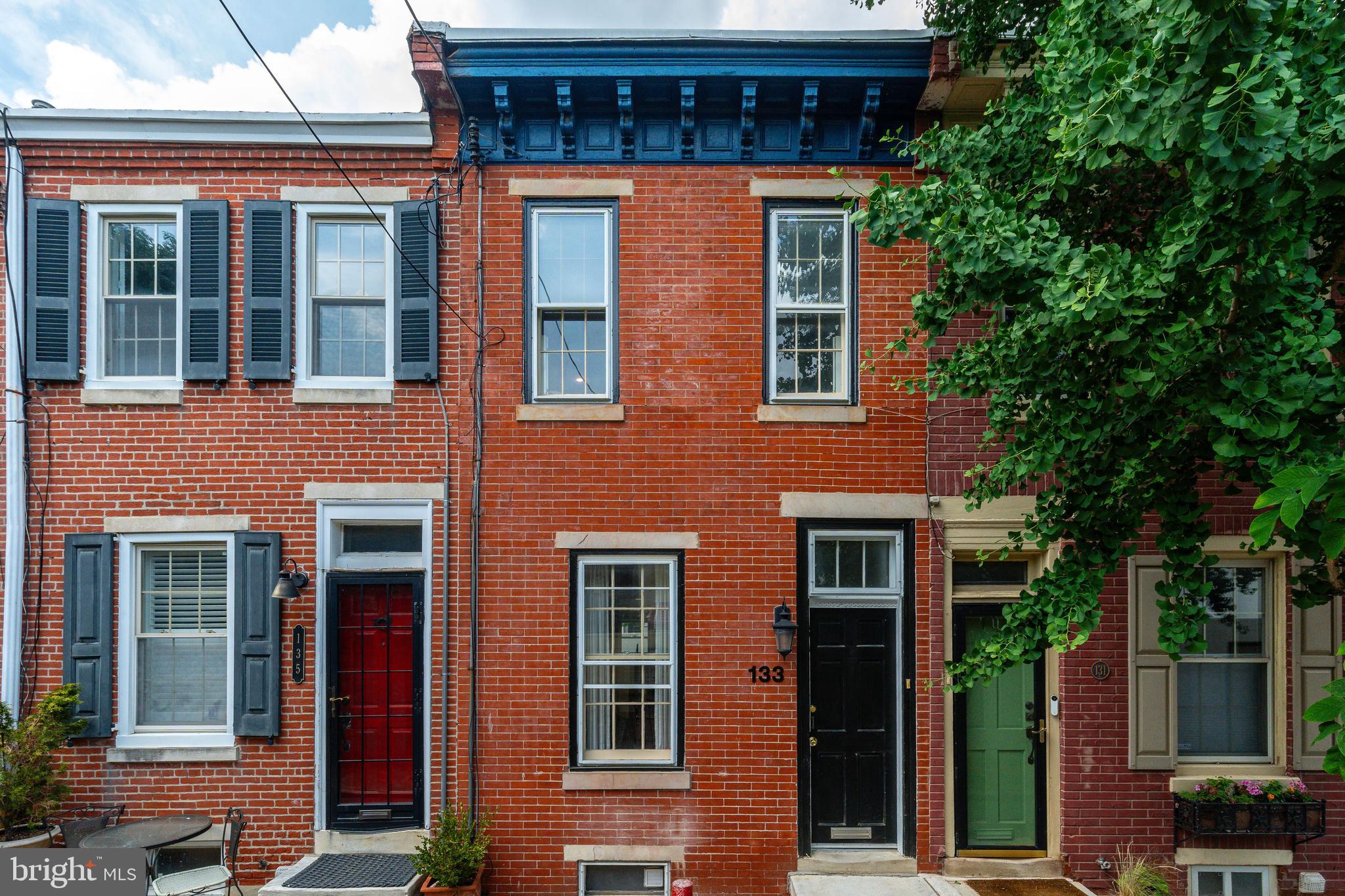 QUEEN VILLAGE - Residential