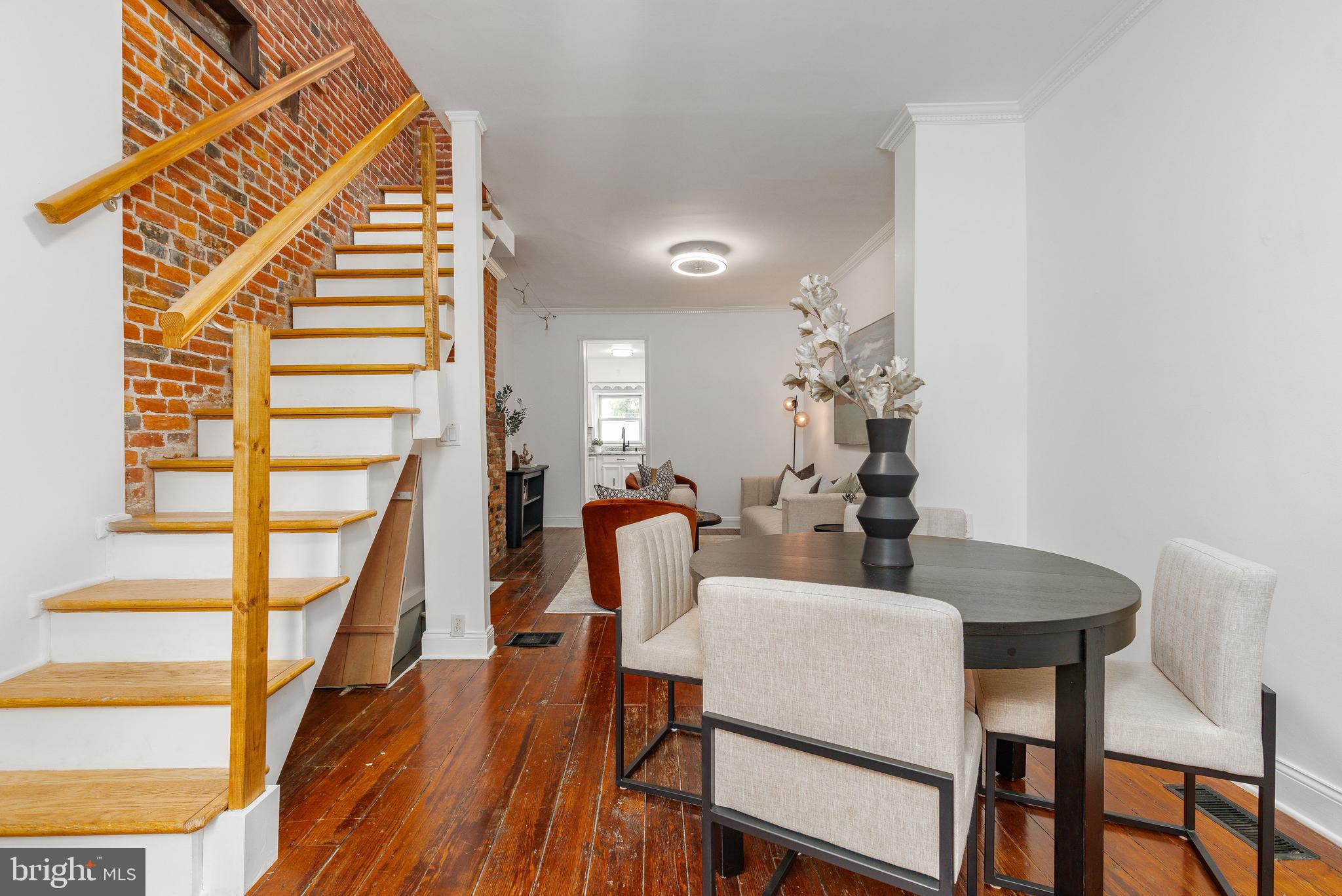 QUEEN VILLAGE - Residential