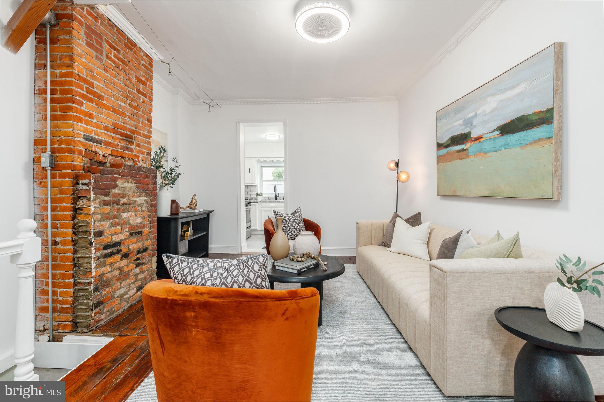 QUEEN VILLAGE - Residential