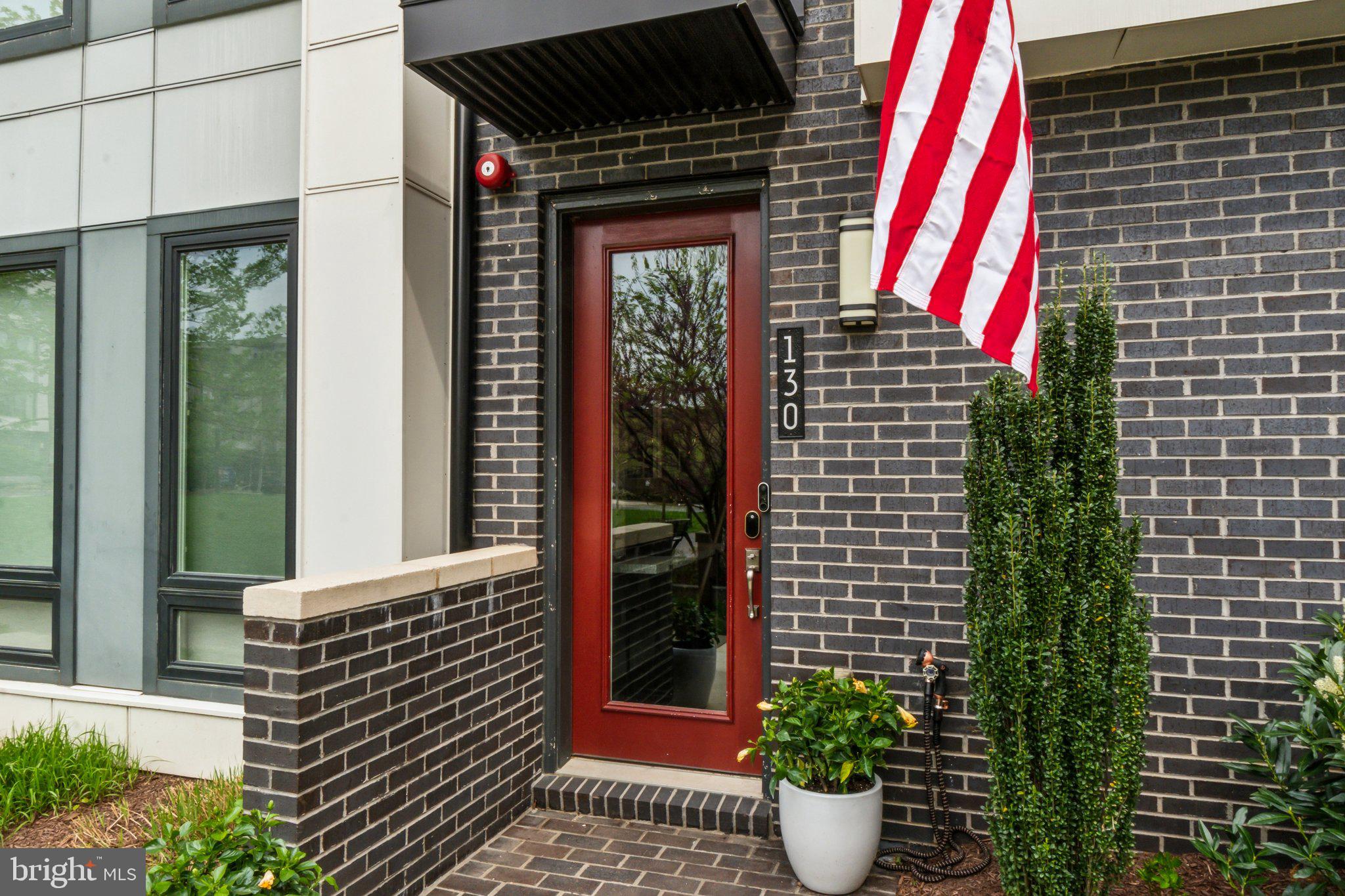 EISENHOWER SQUARE - Residential