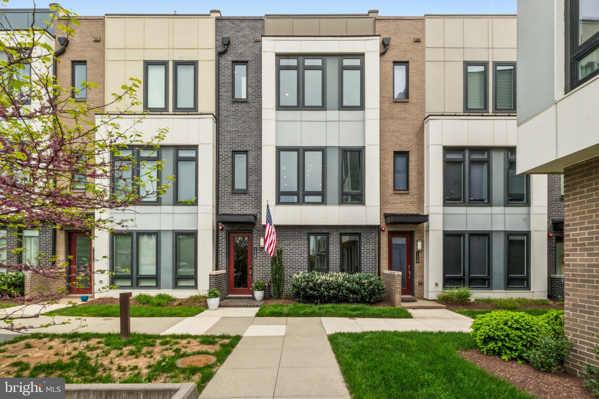 EISENHOWER SQUARE - Residential