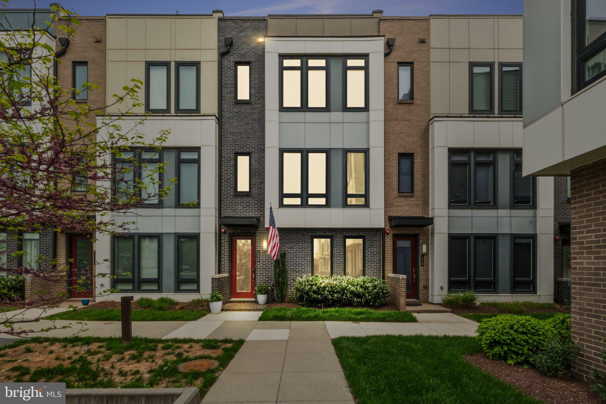 EISENHOWER SQUARE - Residential
