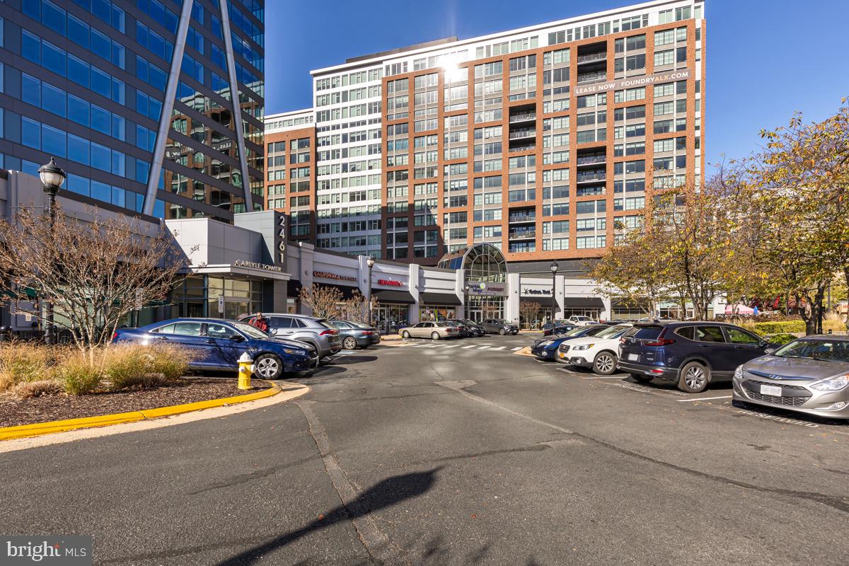 EISENHOWER SQUARE - Residential