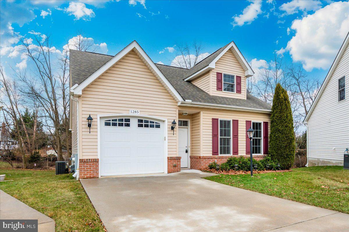 THE HOMES AT STRAWBRIDGE MEADOWS - Residential