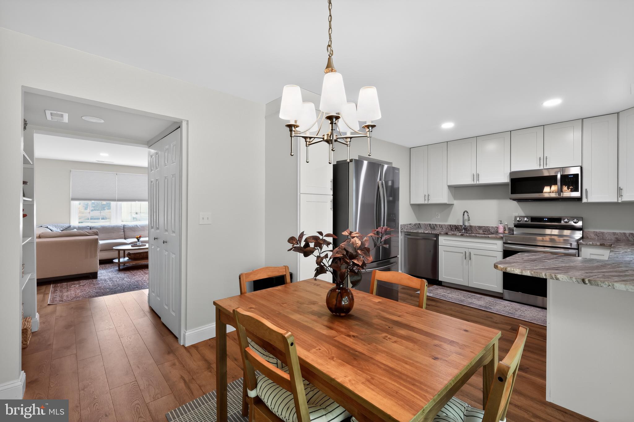 WHISPERING WOODS - Residential