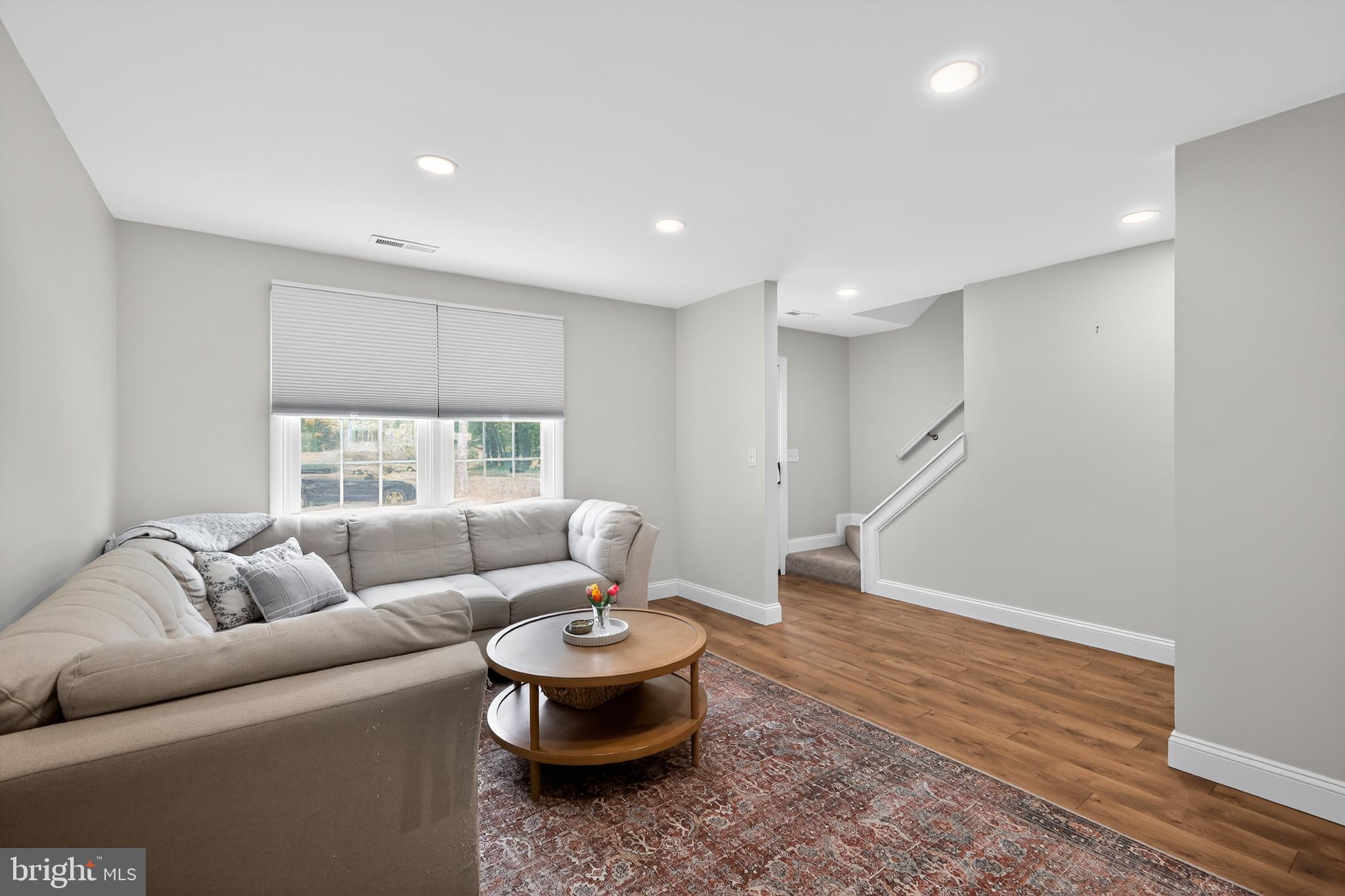 WHISPERING WOODS - Residential