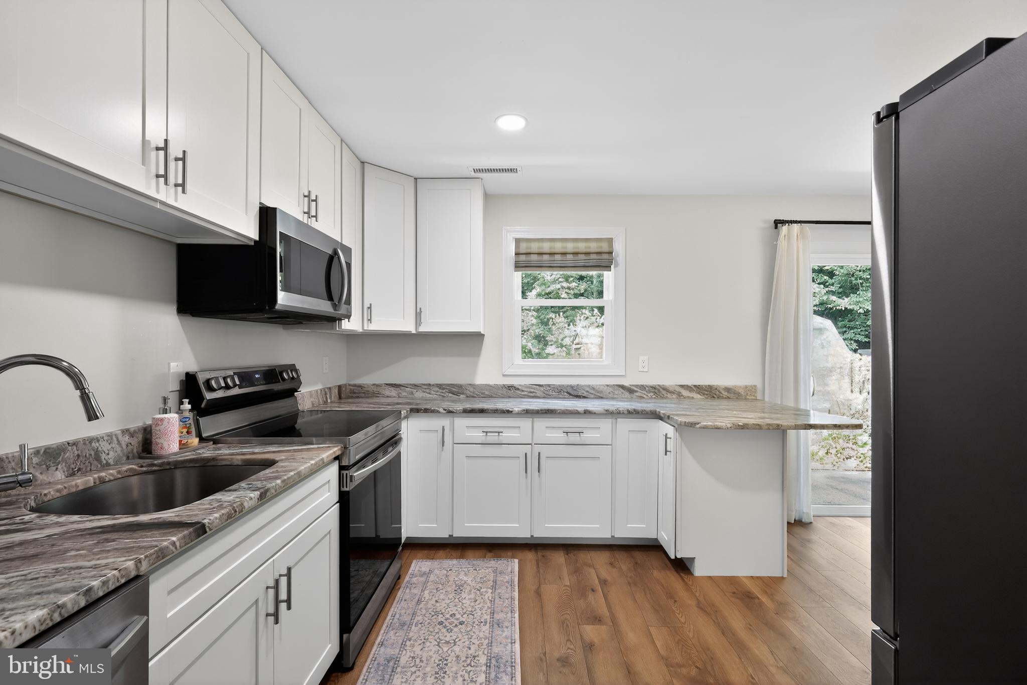 WHISPERING WOODS - Residential