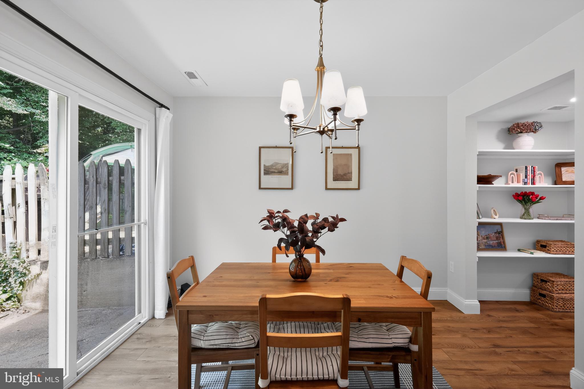 WHISPERING WOODS - Residential