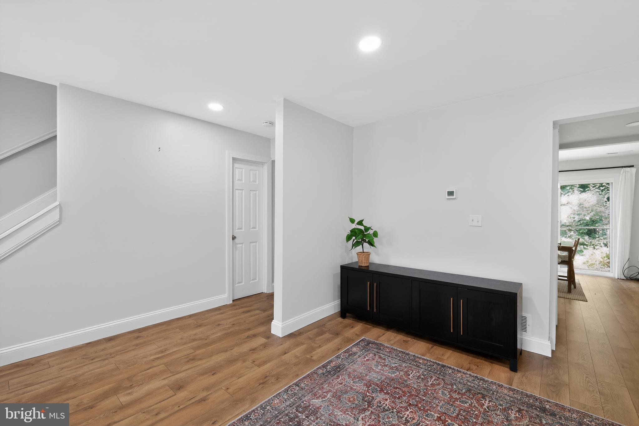WHISPERING WOODS - Residential