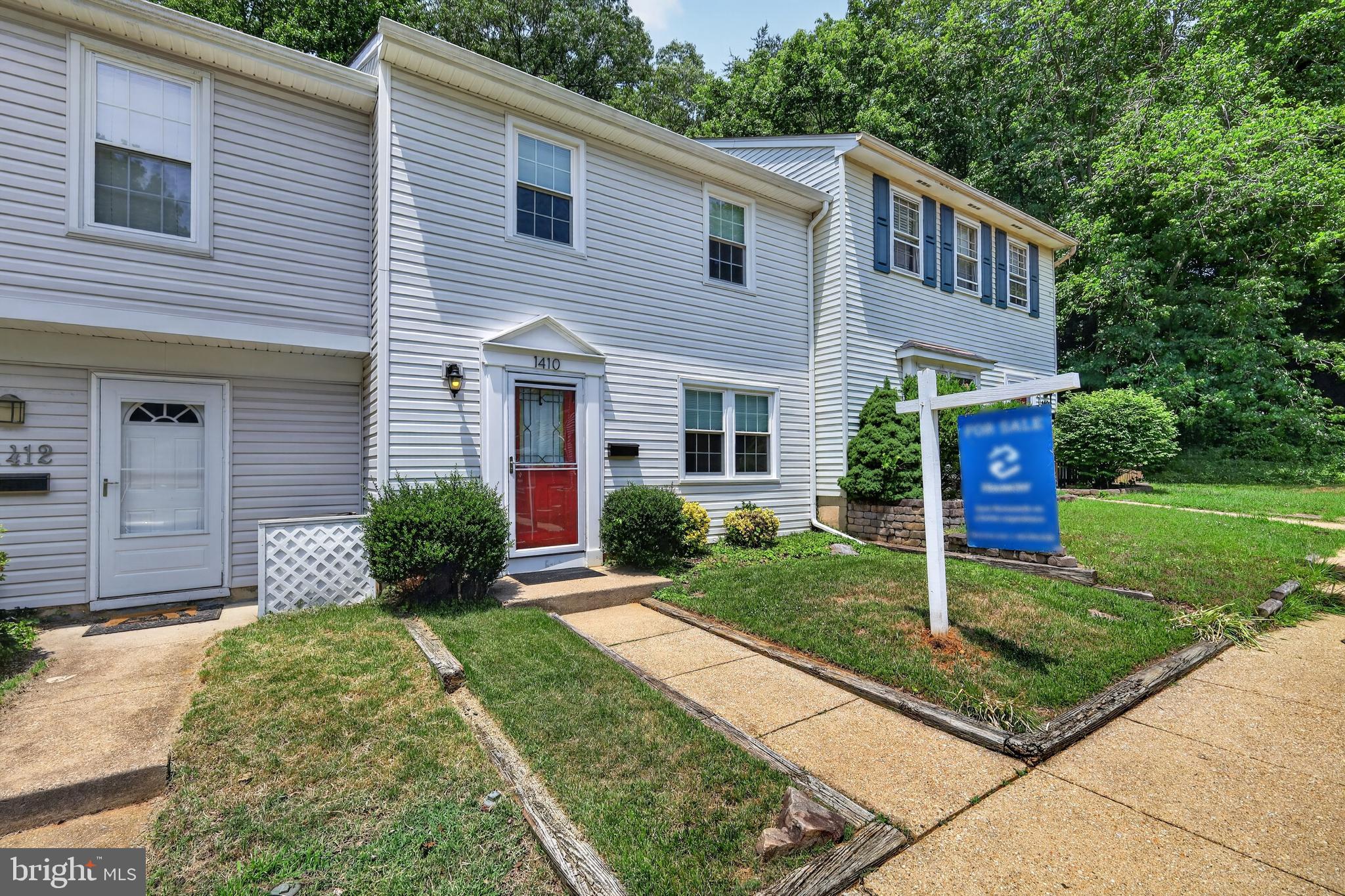 Welcome to this meticulously updated interior townhome, fully renovated in 2022 and thoughtfully maintained since. With modern upgrades and a neutral, move‑in‑ready palette, this home is the perfect canvas for its next owner.
Step inside to find new luxury flooring, fresh neutral paint, and stylish lighting throughout. The kitchen impresses with new cabinetry, modern appliances, and clean lines designed for cooking and entertaining. Both the full and half baths have been completely renovated with contemporary finishes.
Major updates include a new roof, gutters, windows, and siding—providing peace of mind and lasting curb appeal.
This home combines modern comfort with timeless style, ready for you to move in and make it your own.