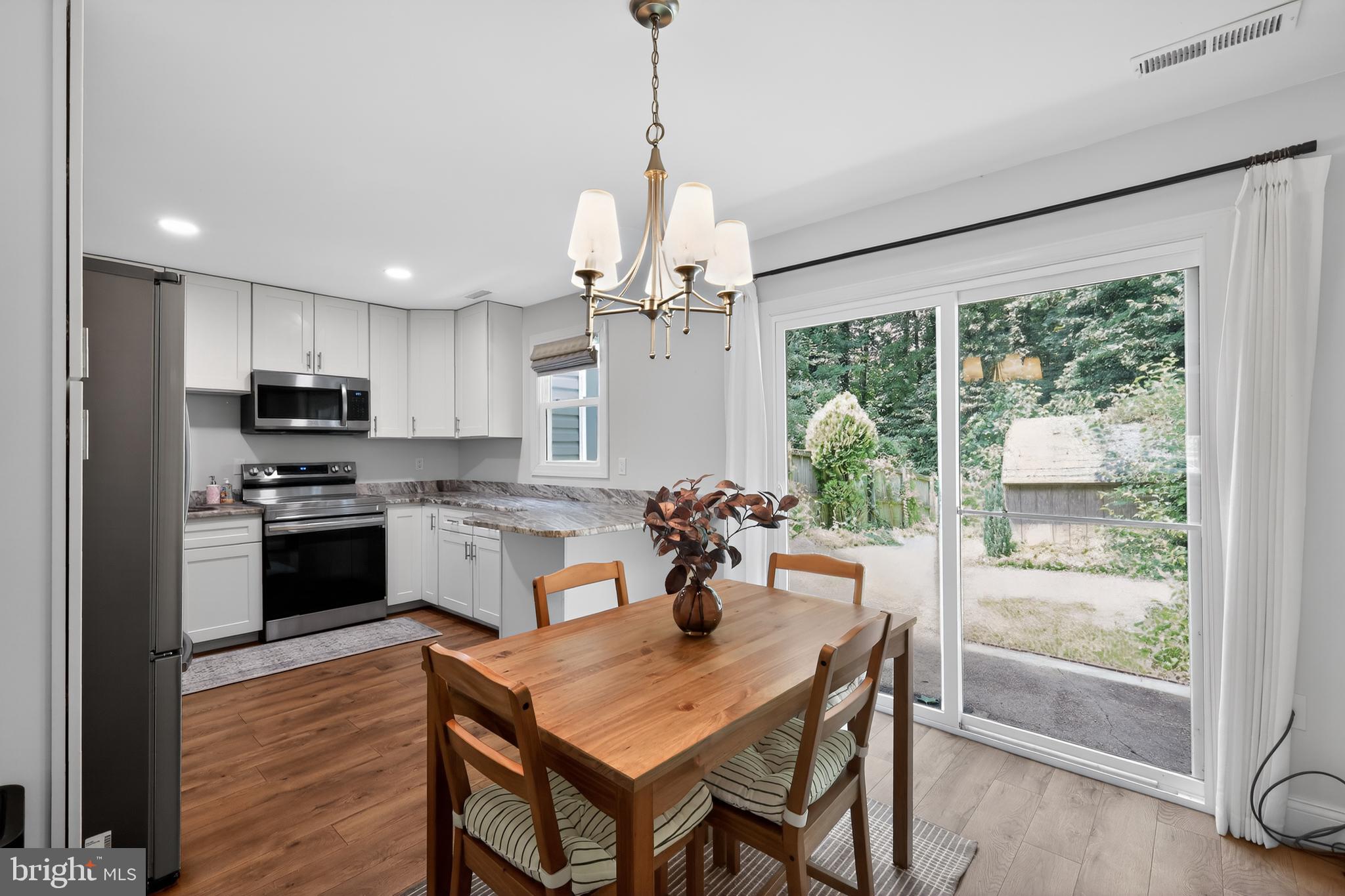 WHISPERING WOODS - Residential