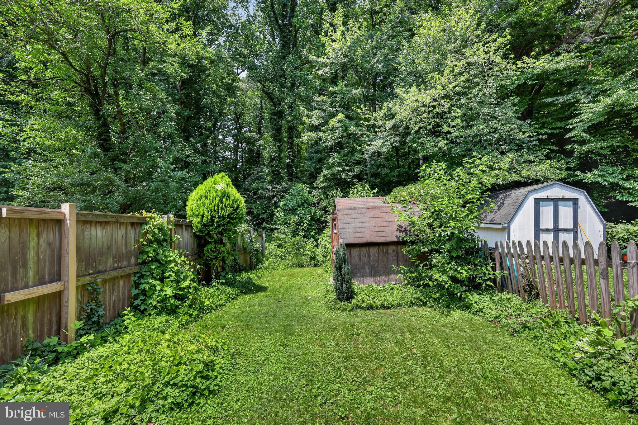 WHISPERING WOODS - Residential