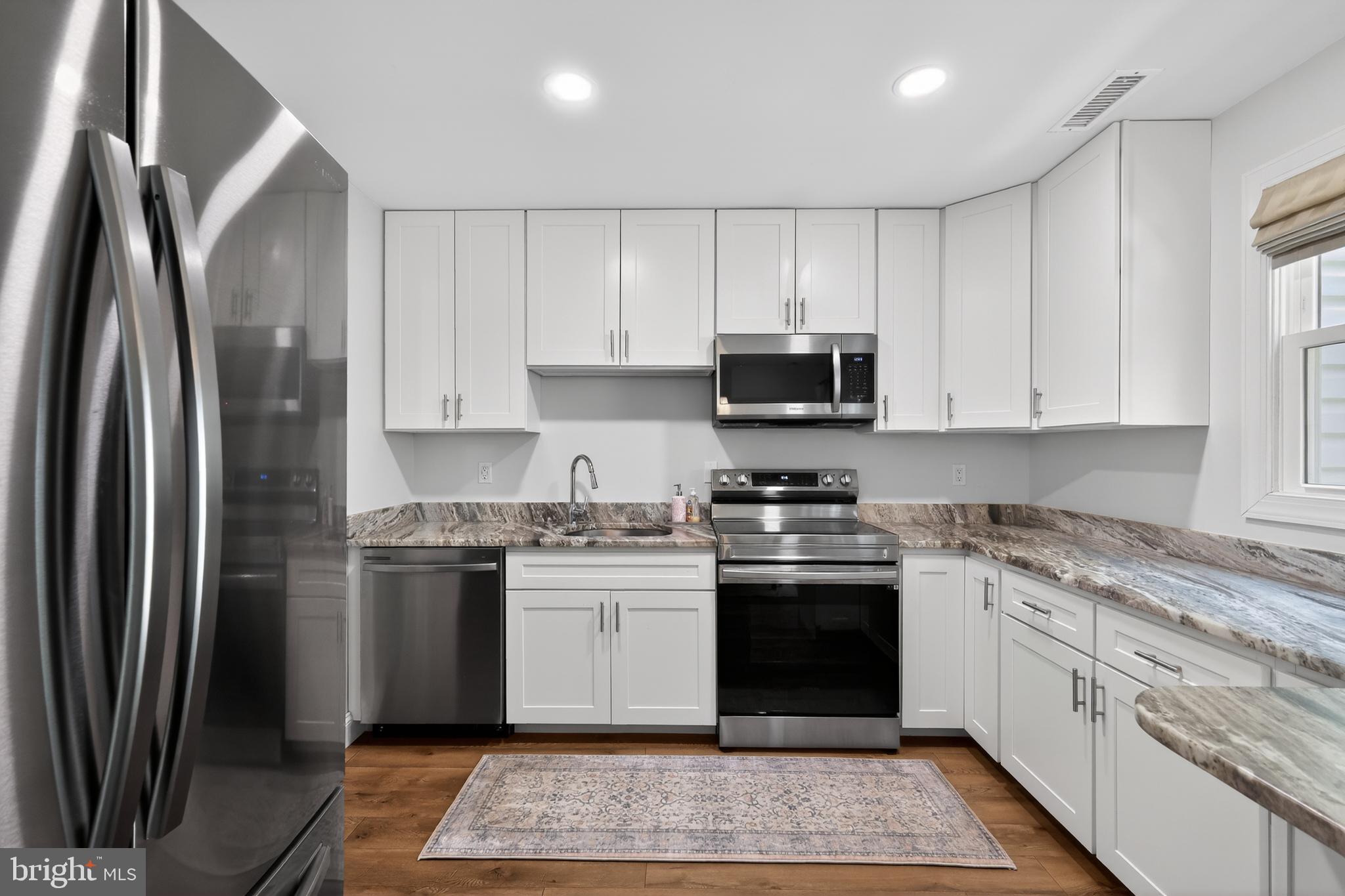 WHISPERING WOODS - Residential