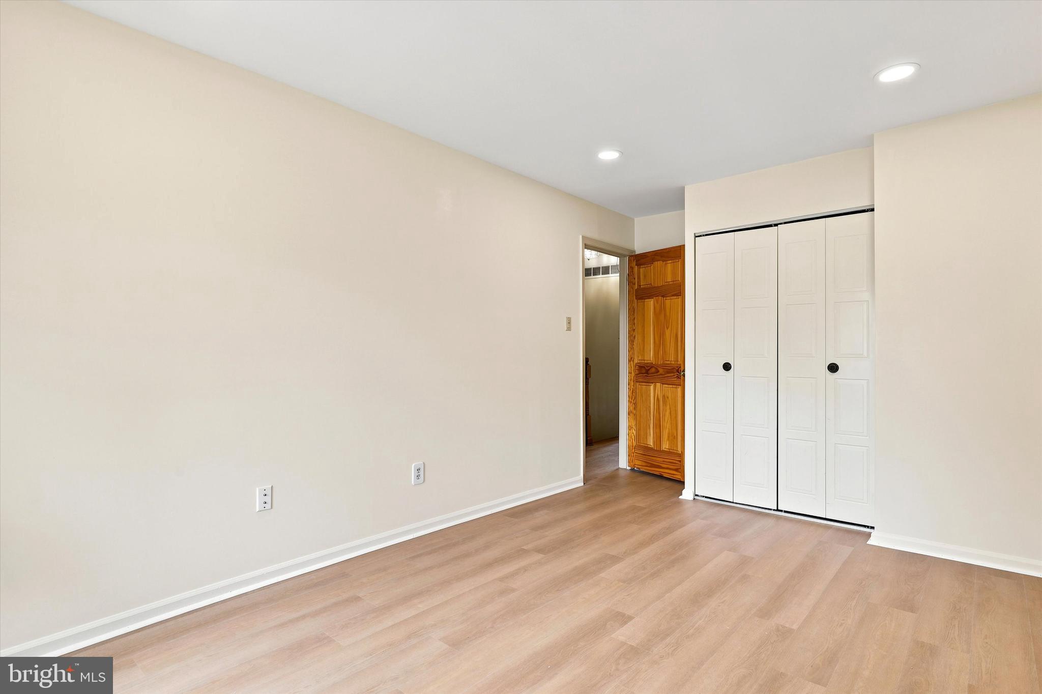 VILLAGE SHIRES - Residential