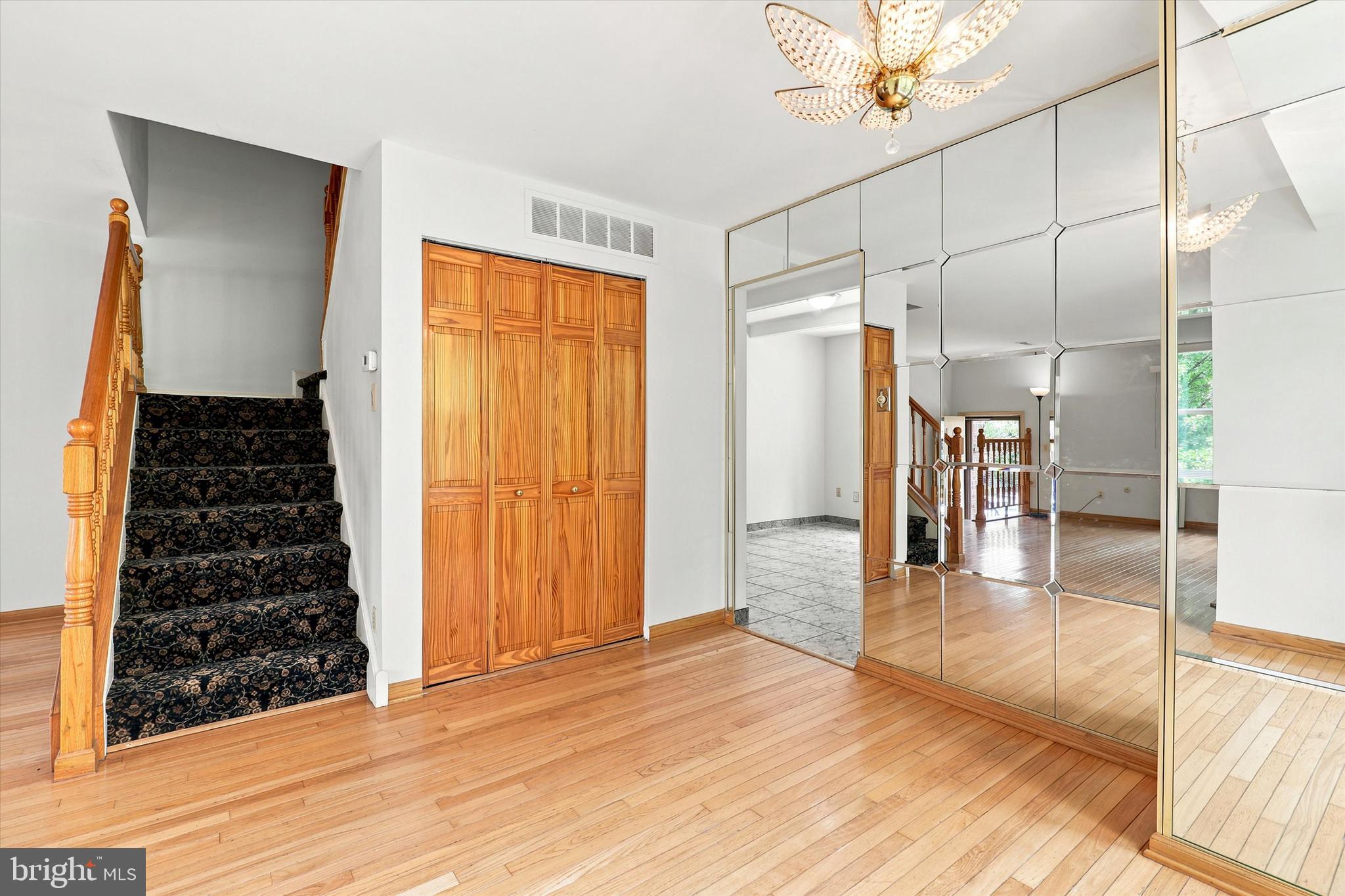 VILLAGE SHIRES - Residential