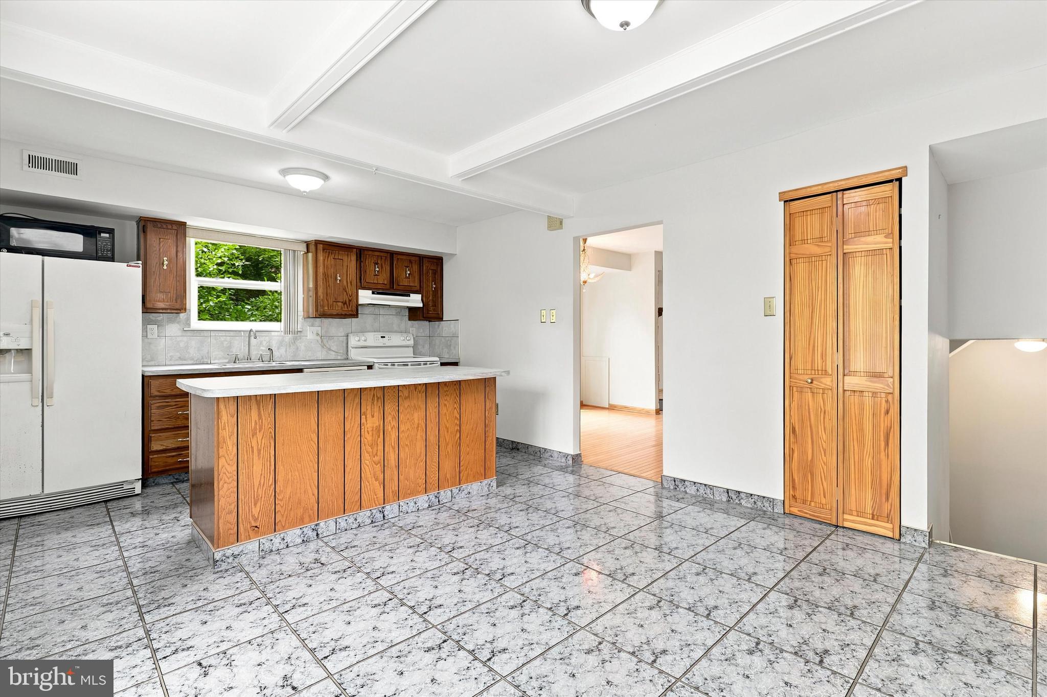 VILLAGE SHIRES - Residential