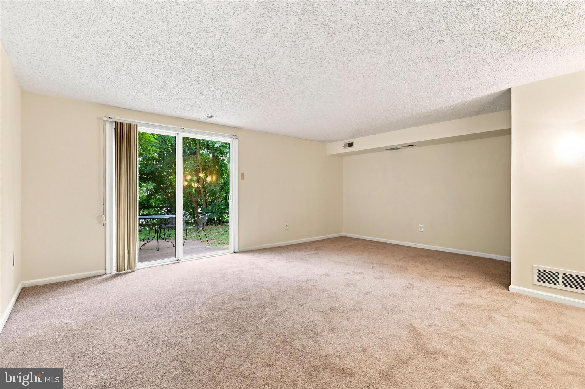 VILLAGE SHIRES - Residential