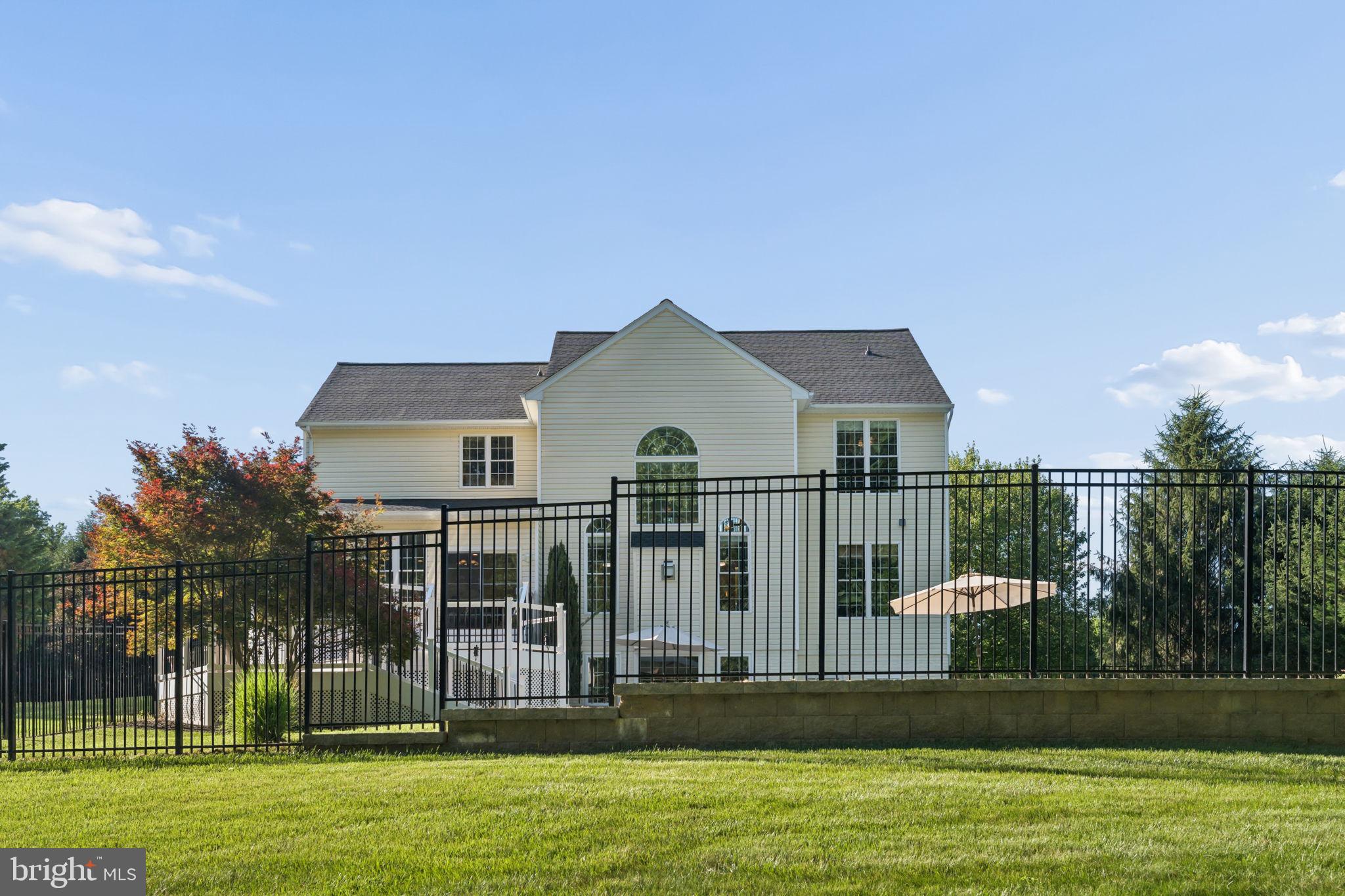TIRA ESTATES - Residential