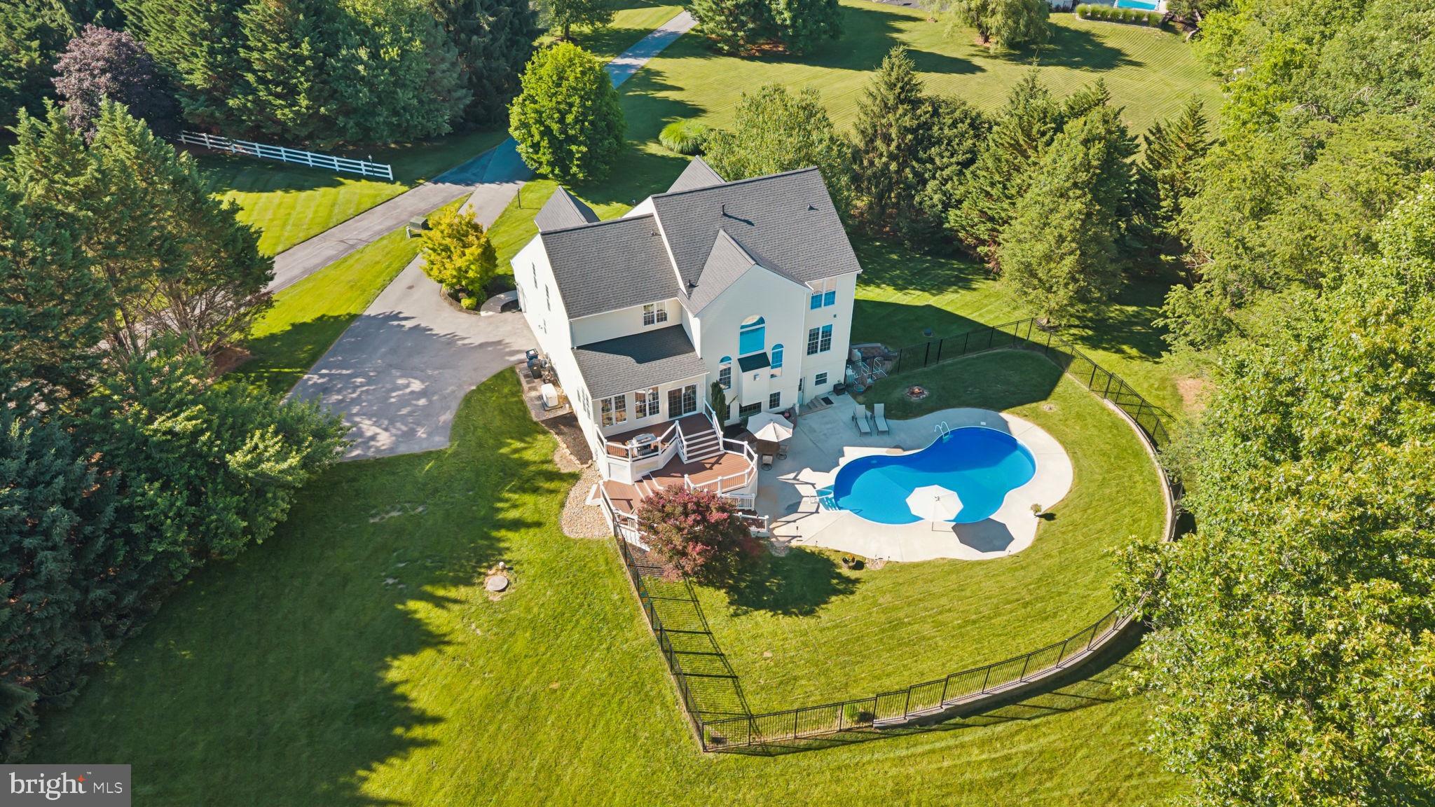 TIRA ESTATES - Residential