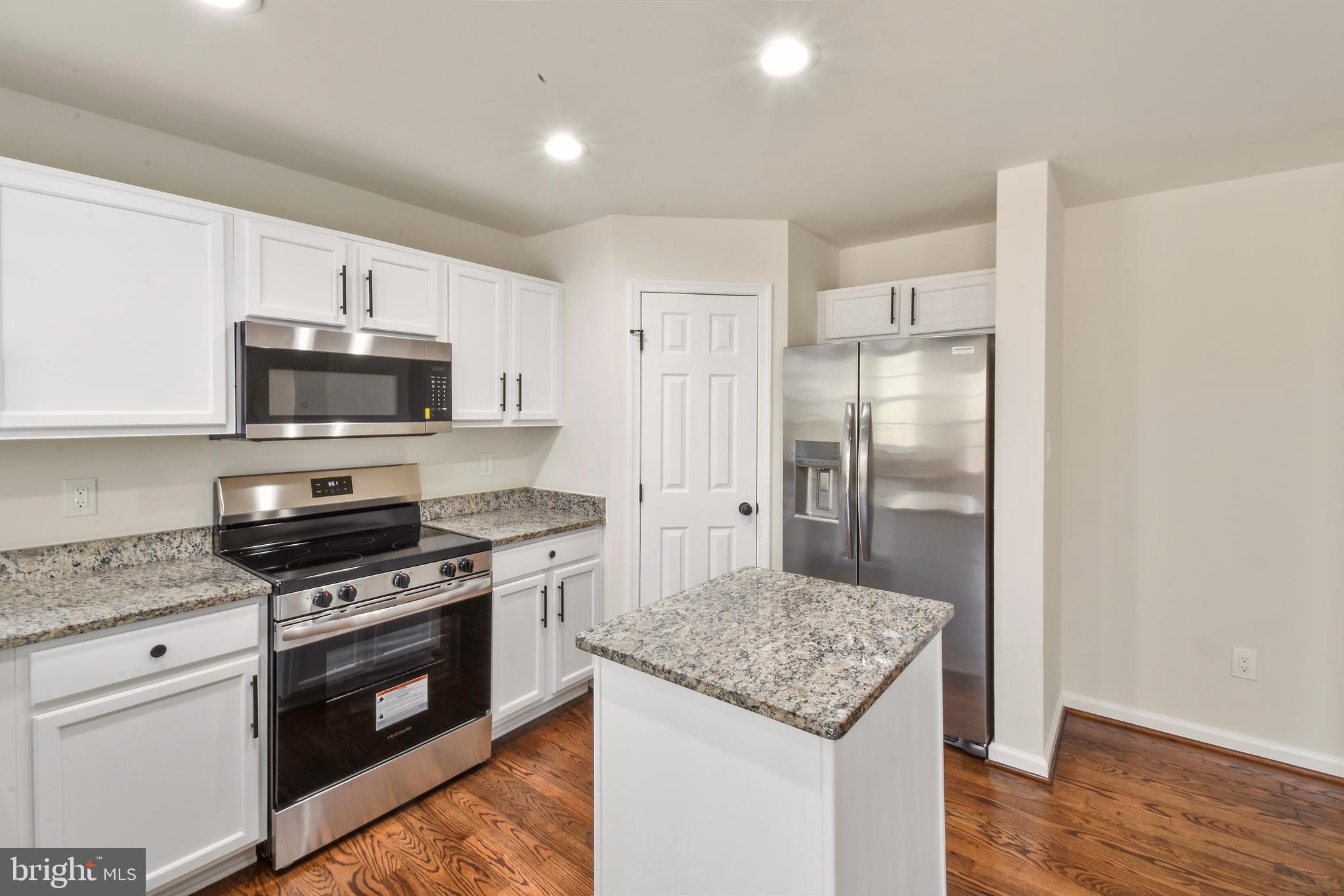 SYCAMORE SQUARE - Residential