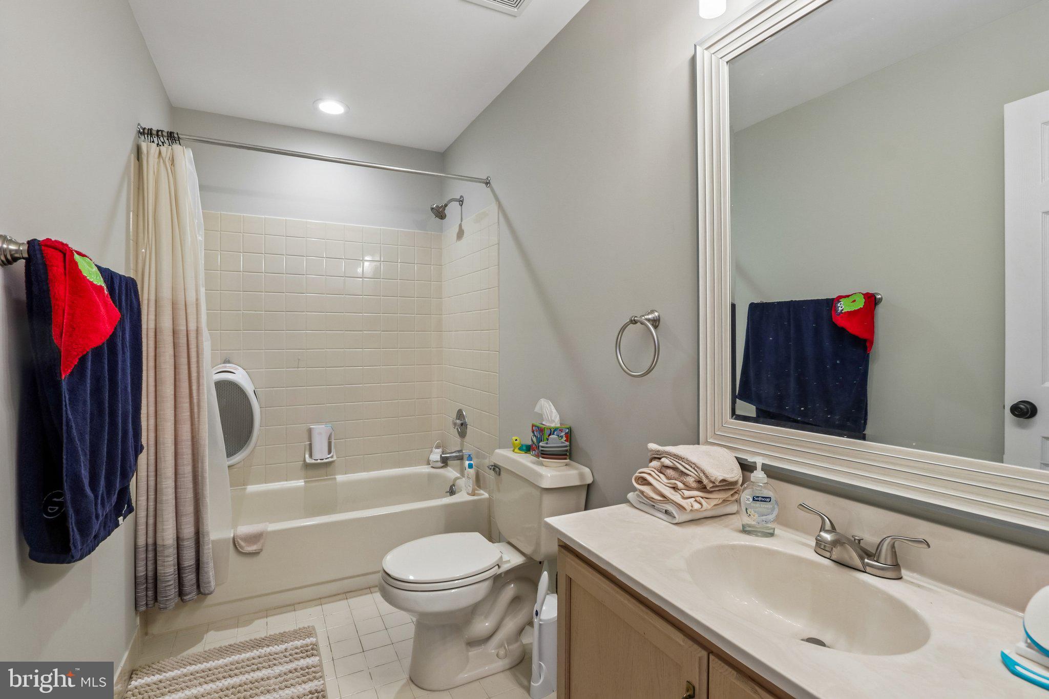 PINE CREST - Residential