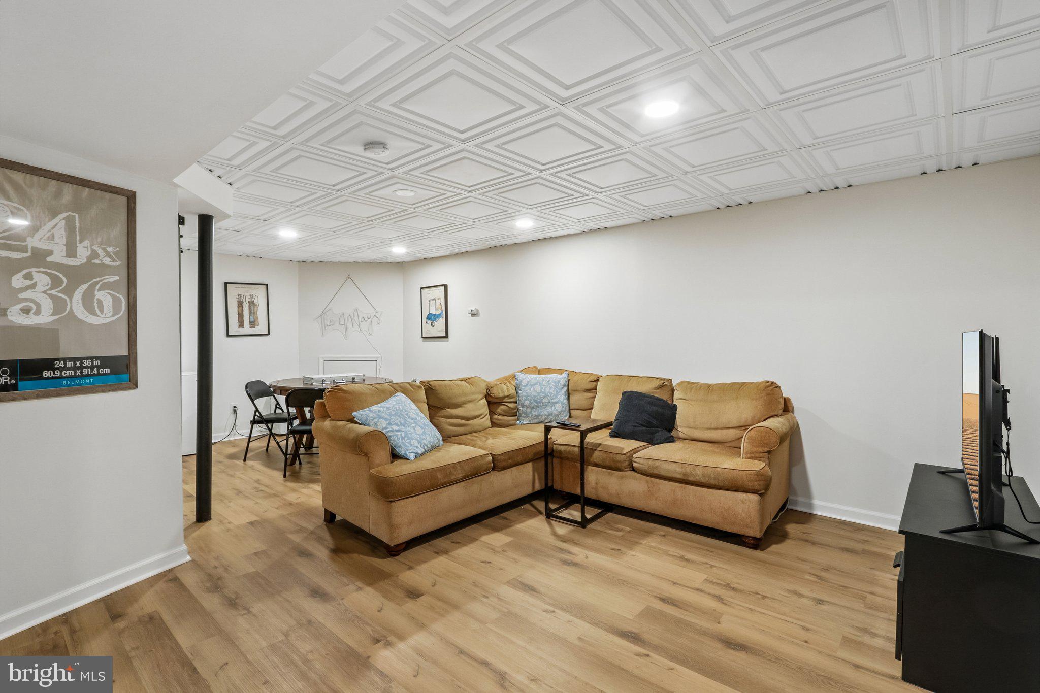 PINE CREST - Residential