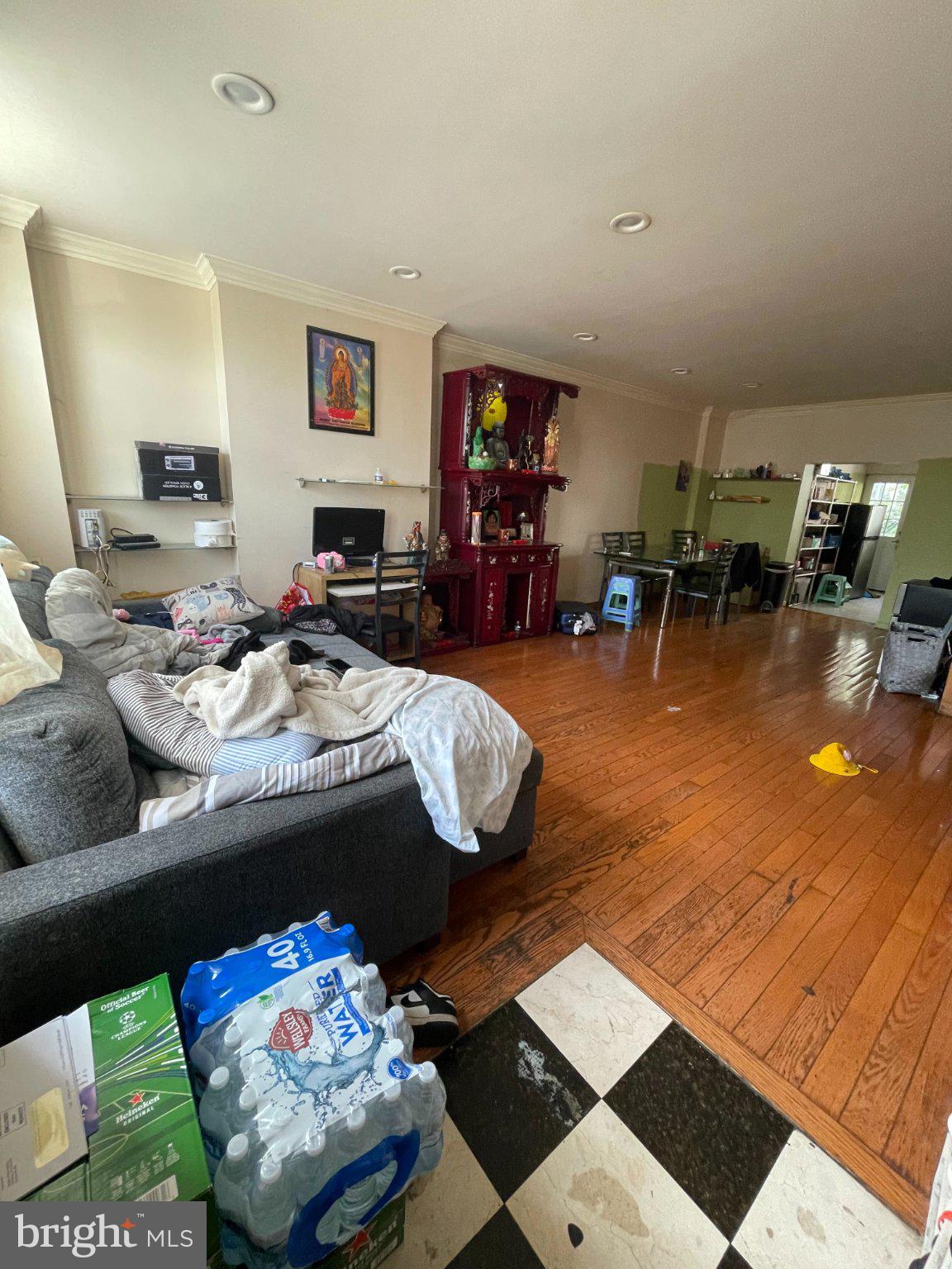 WELL KEPT HOME. MOVE-IN CONDITION