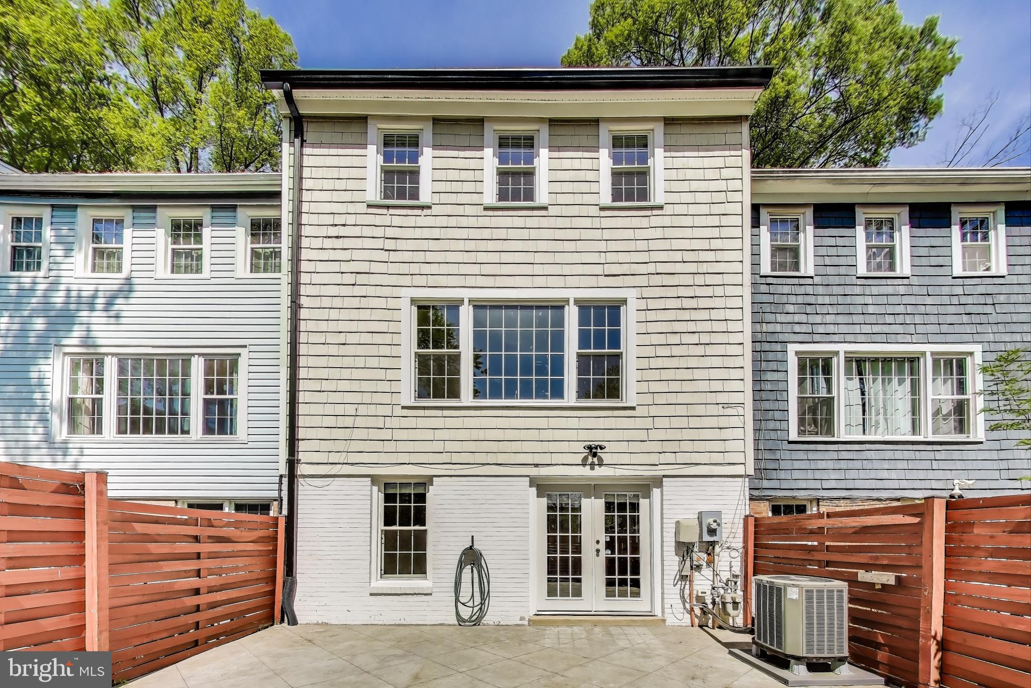 GREENWICH HILL - Residential
