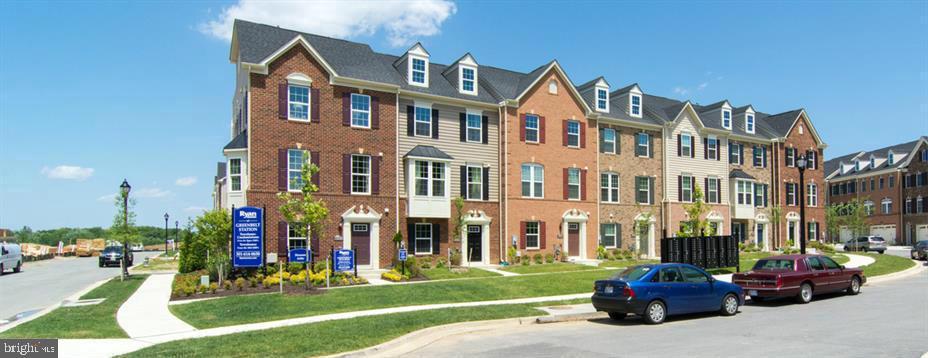 Stunning 4 level townhome with over 2500 sq ft of total living space! 5 bedrooms 4 full baths and 1 half bath total. Entry level suite. Attic suite with private roof terrace. Primay suite upper level along with 2 other bedrooms shared hallway bath. Open kitchen, formal living & separate dining. 2-car garage. Main level deck.
Currently fully occupied with 5 students. Lease for attic suite and 2 small bedrooms upper level will be expire on 2026 summer.