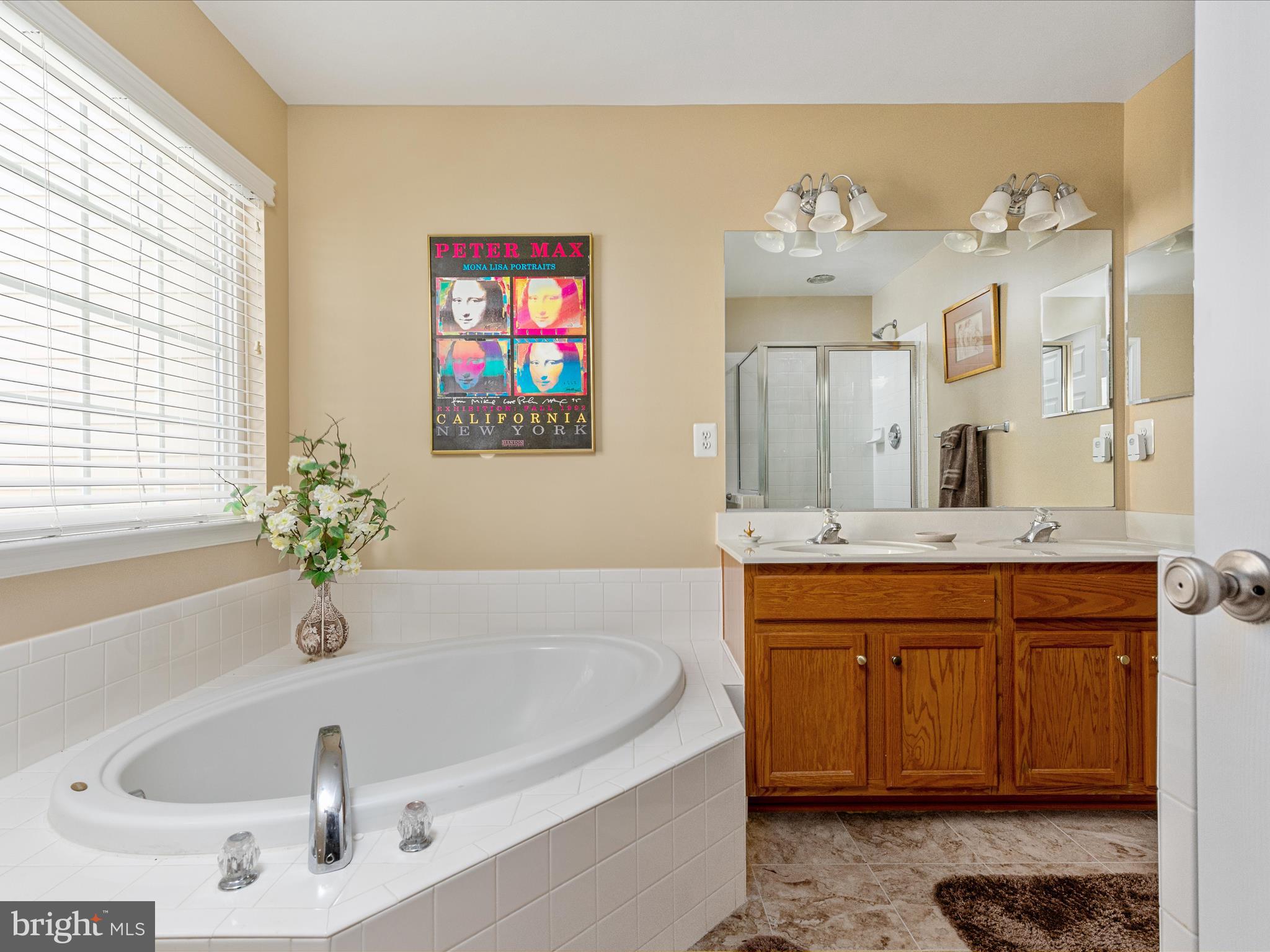 COLONIAL HILLS - Residential