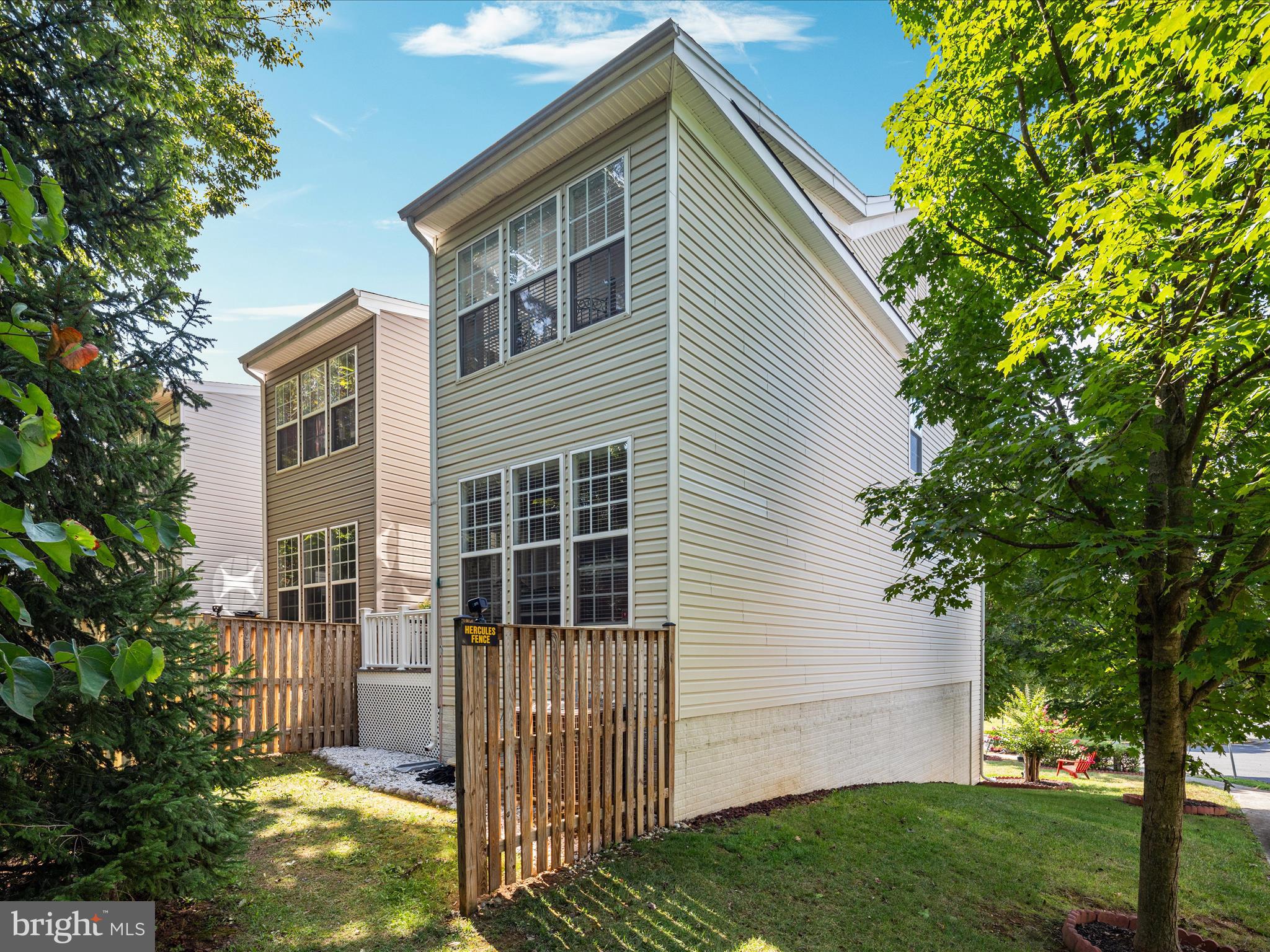 COLONIAL HILLS - Residential