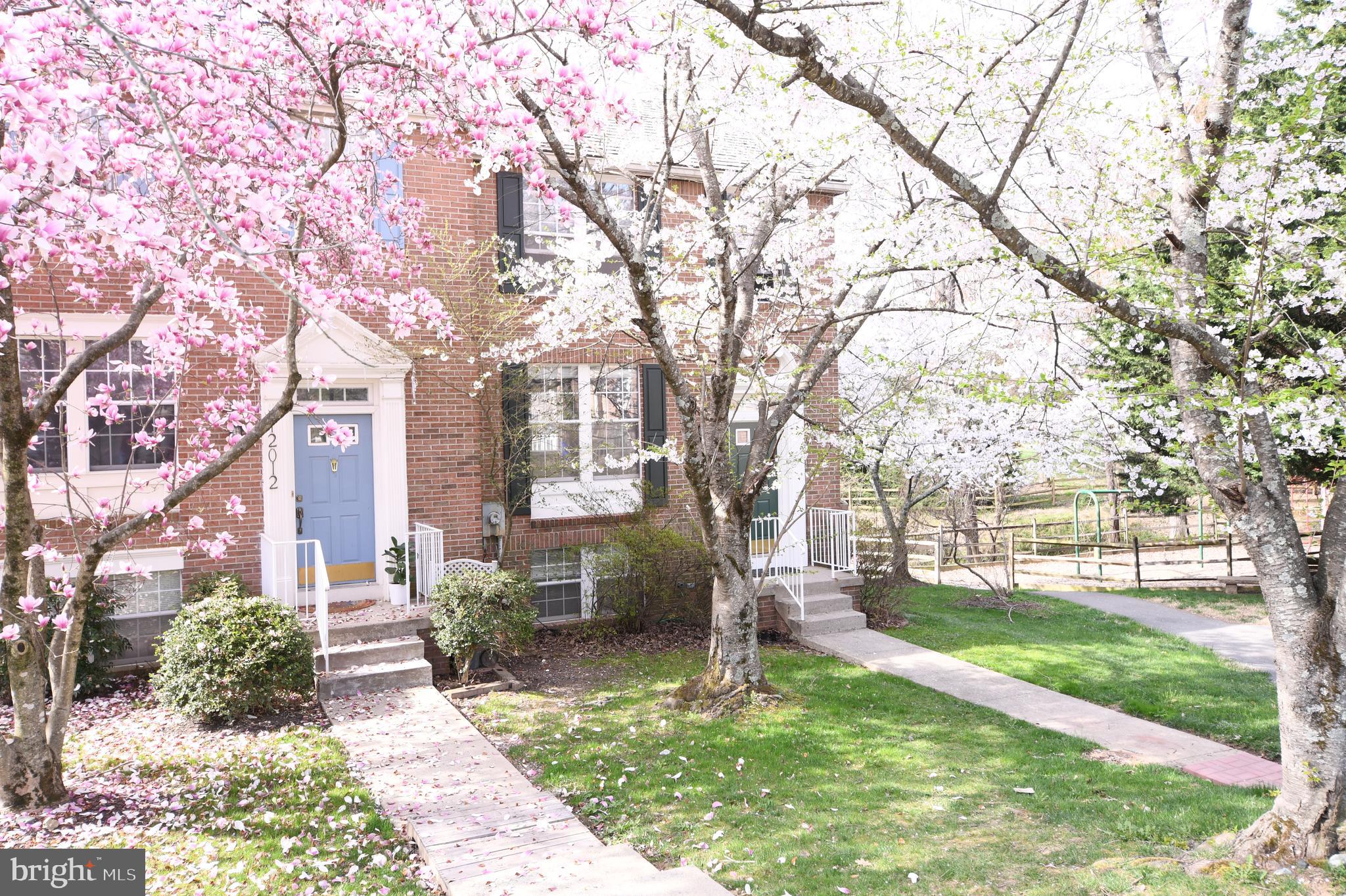 QUINCE ORCHARD KNOLLS - Residential