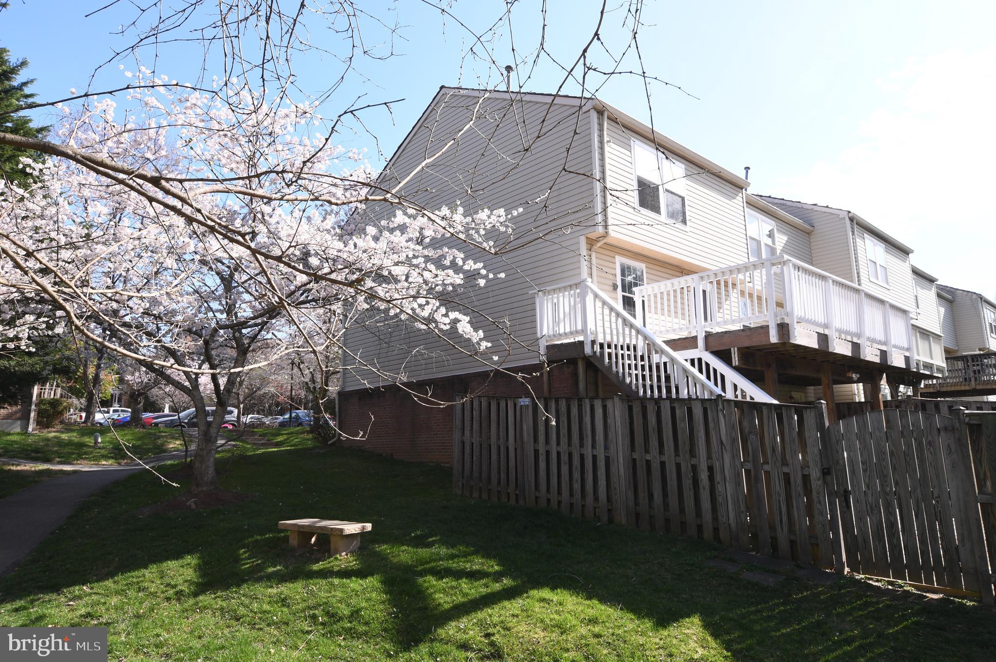 QUINCE ORCHARD KNOLLS - Residential