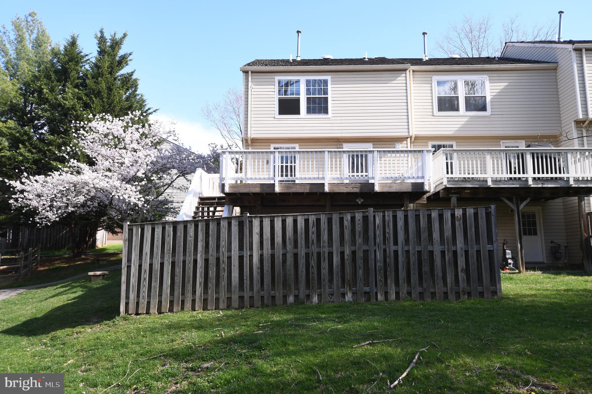 QUINCE ORCHARD KNOLLS - Residential
