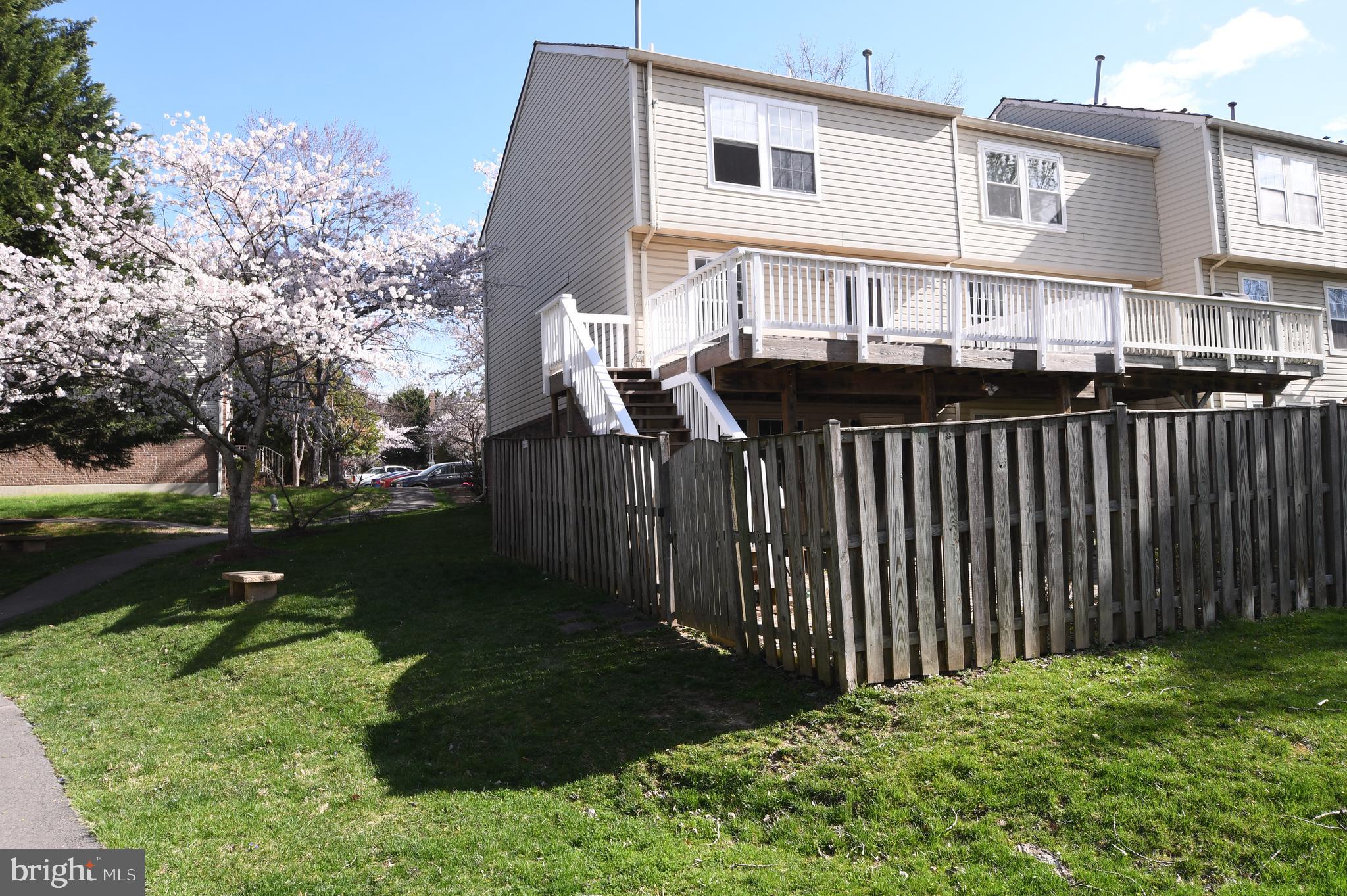 QUINCE ORCHARD KNOLLS - Residential