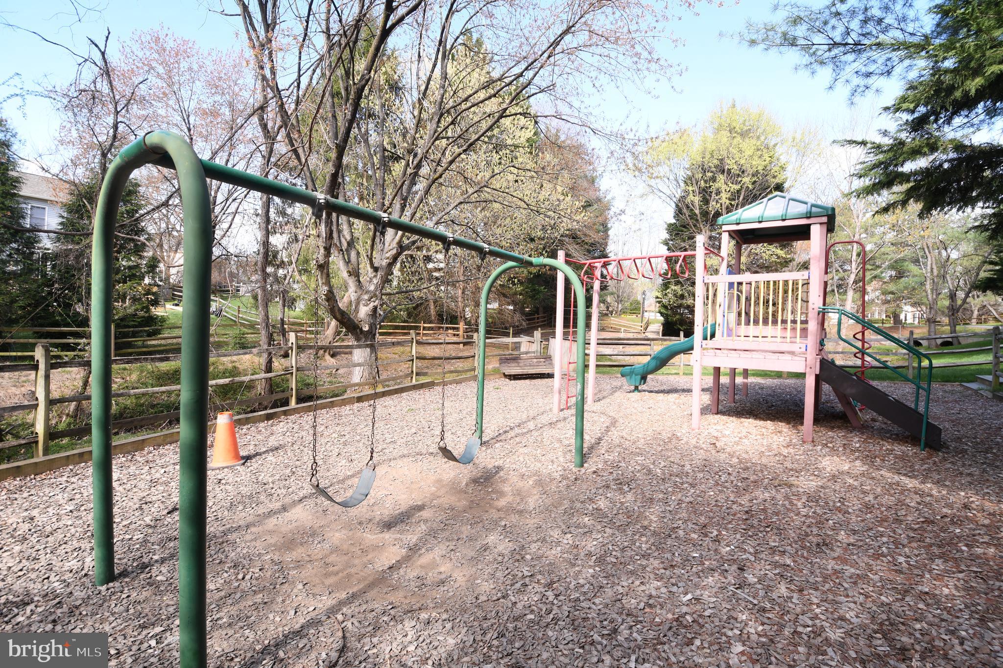 QUINCE ORCHARD KNOLLS - Residential