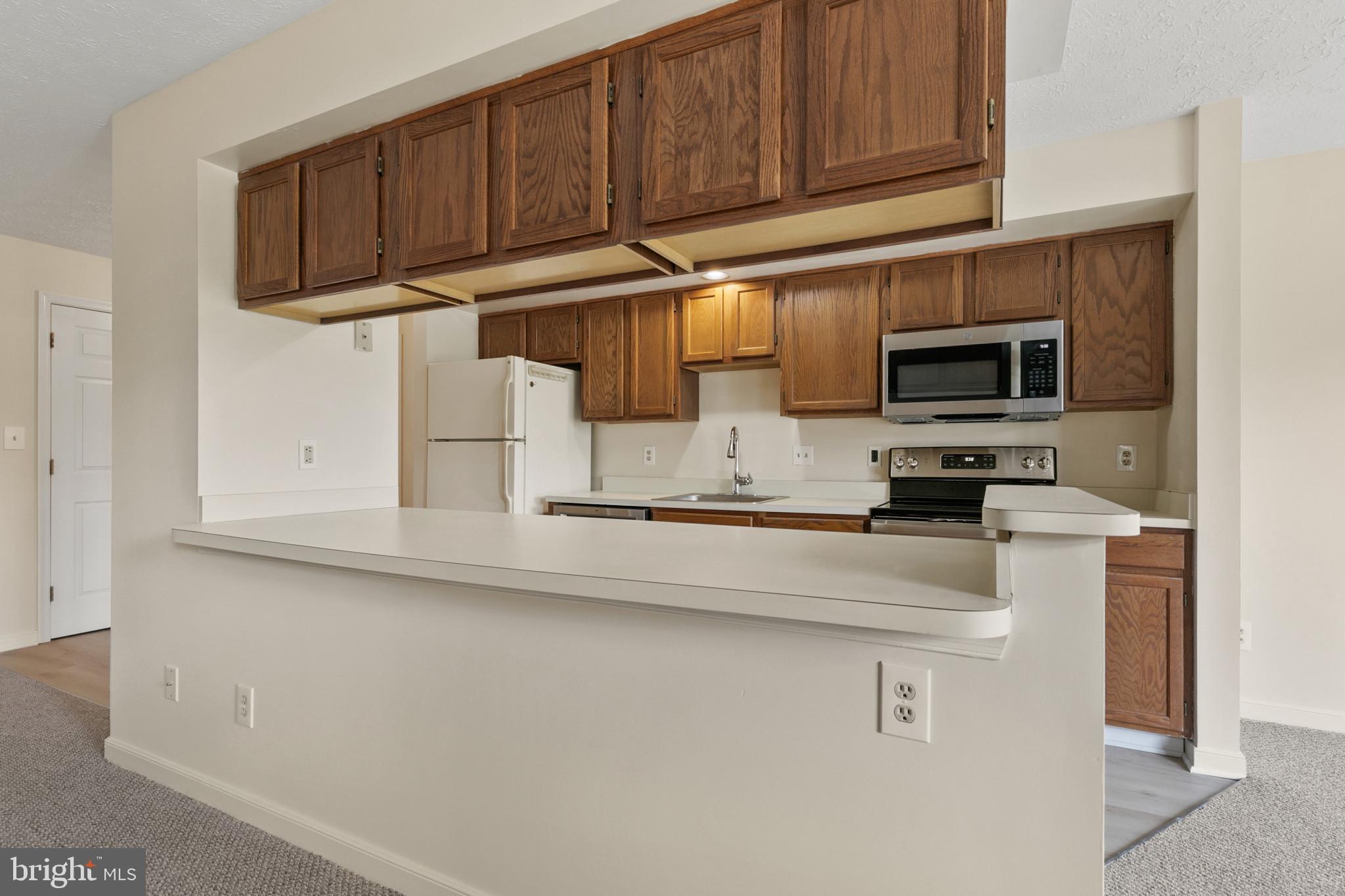 POND CONDOMINIUMS - Residential Lease