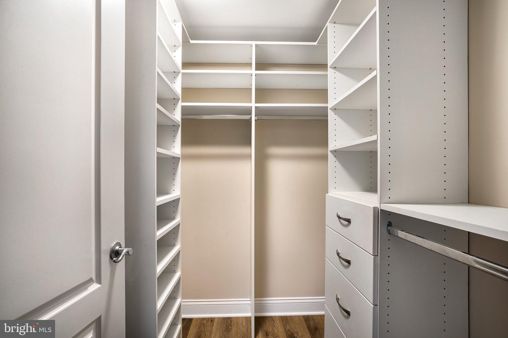 THE HENRY - Residential