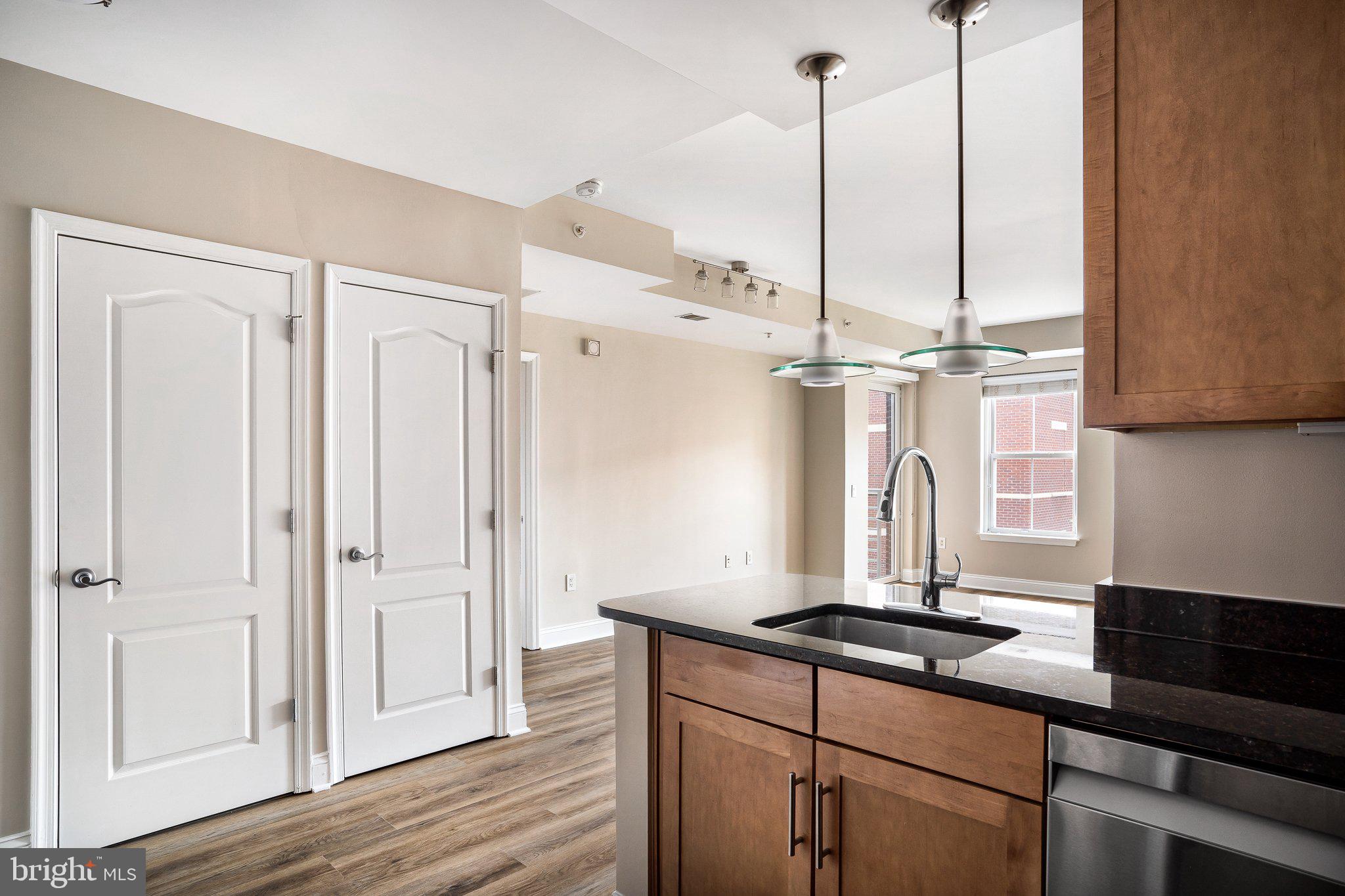 THE HENRY - Residential