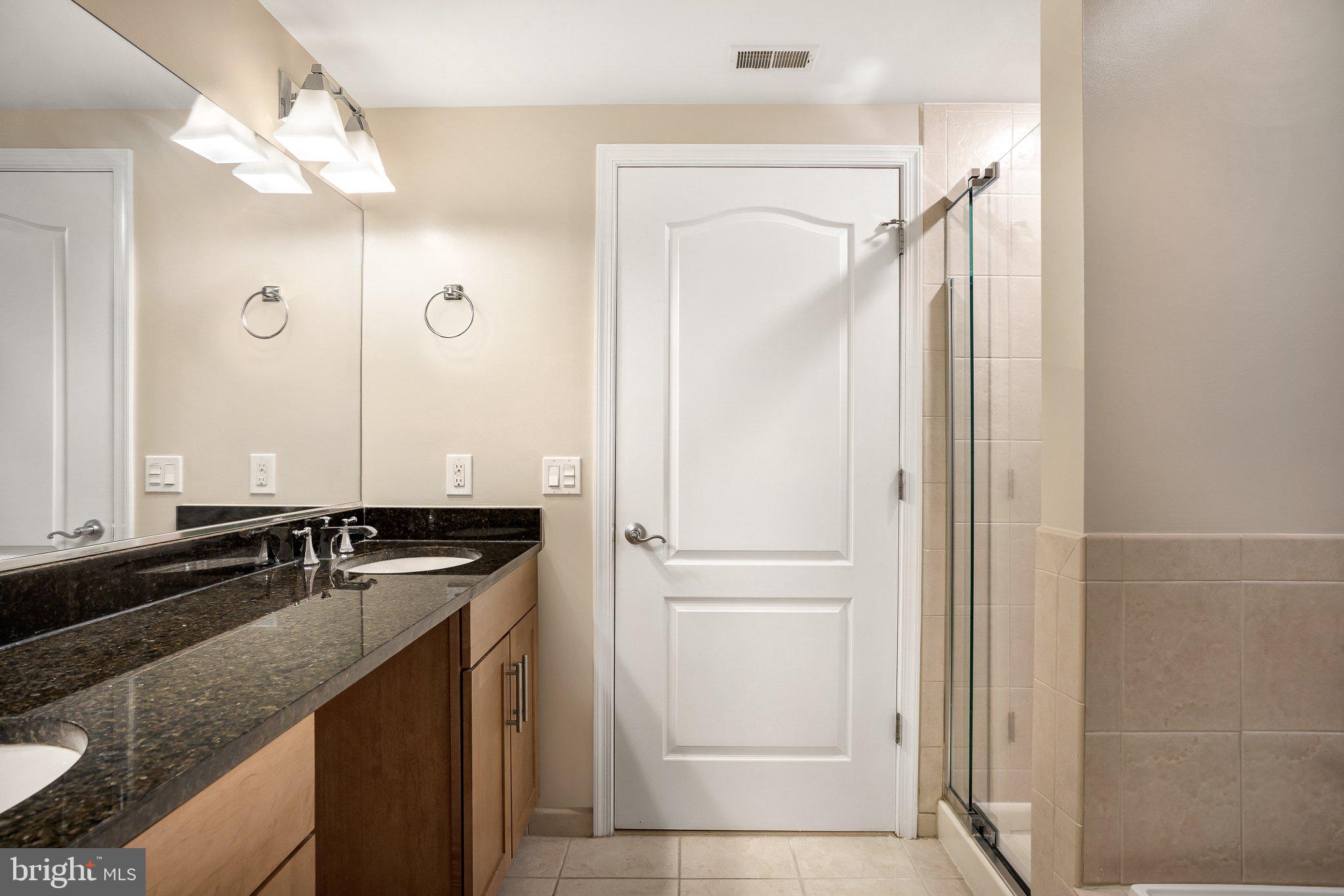 THE HENRY - Residential