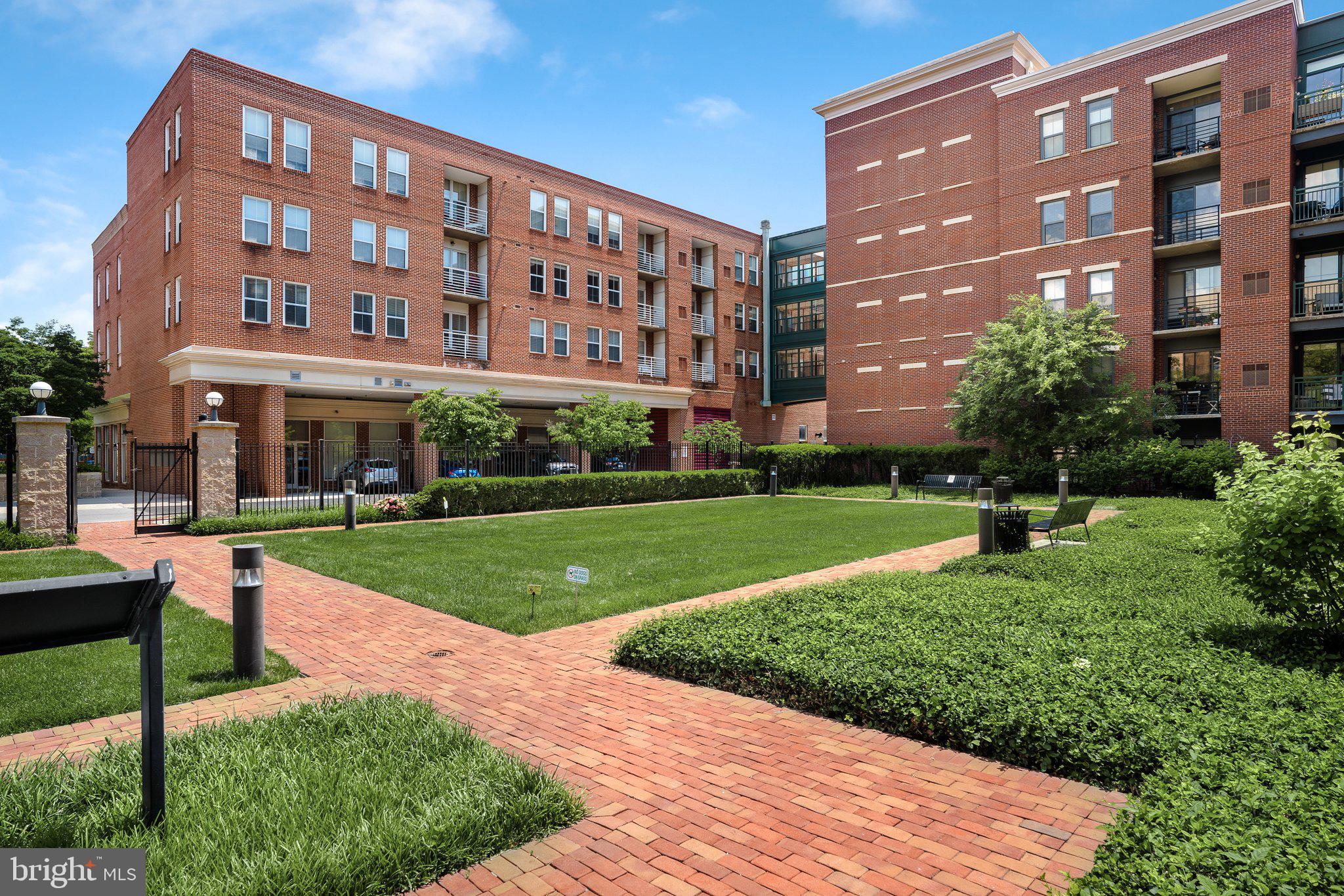 THE HENRY - Residential