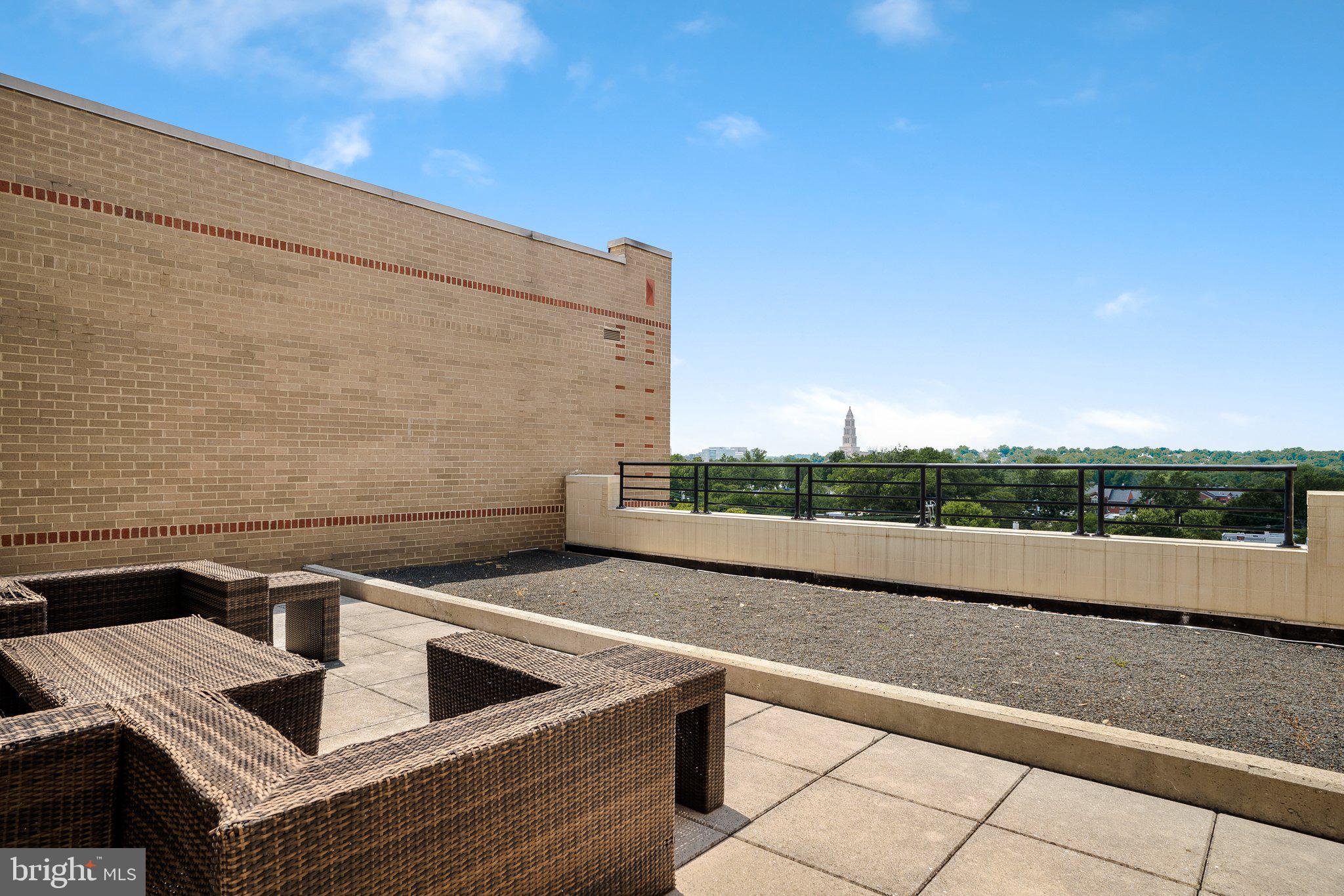 THE HENRY - Residential