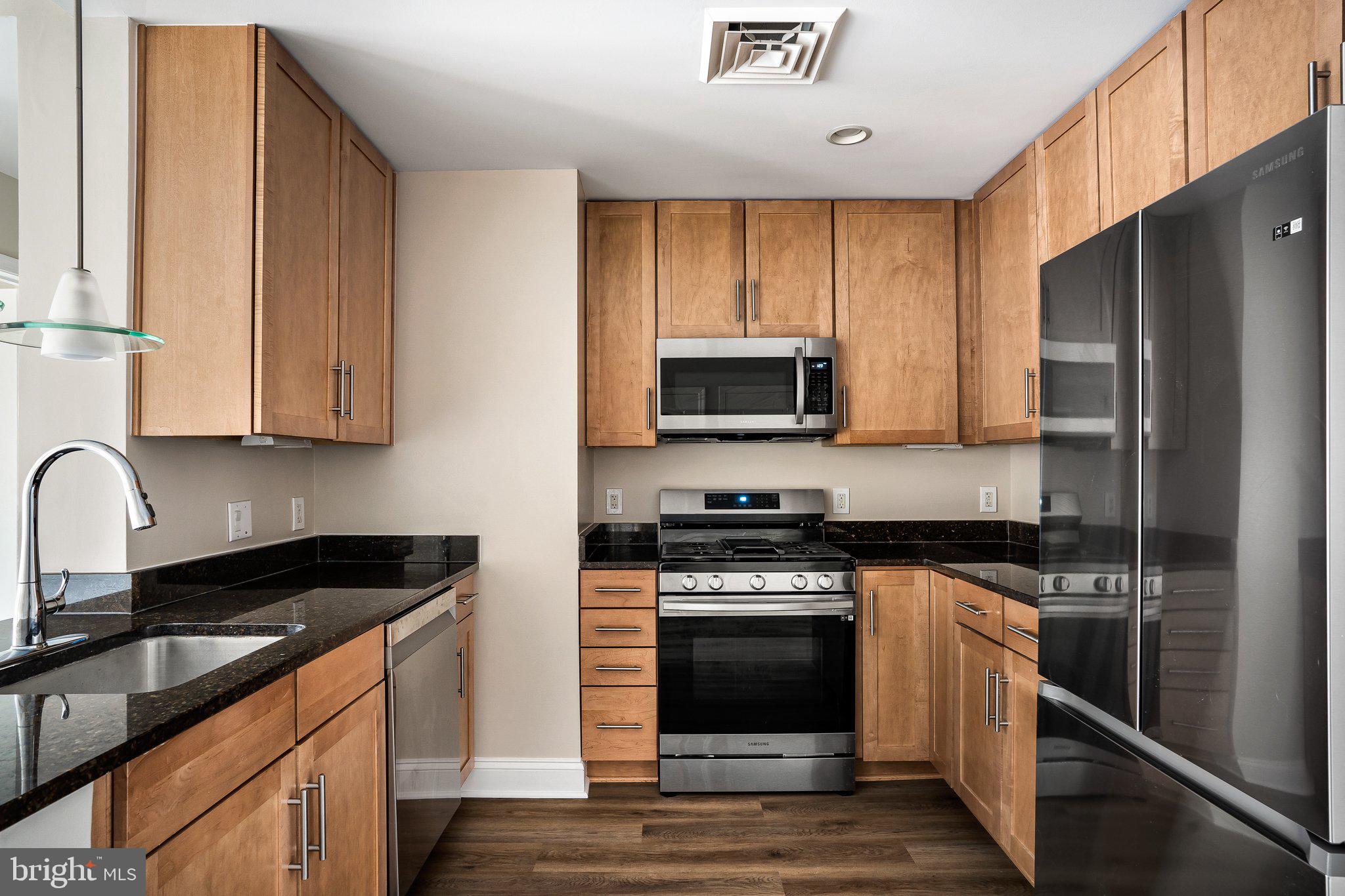 THE HENRY - Residential