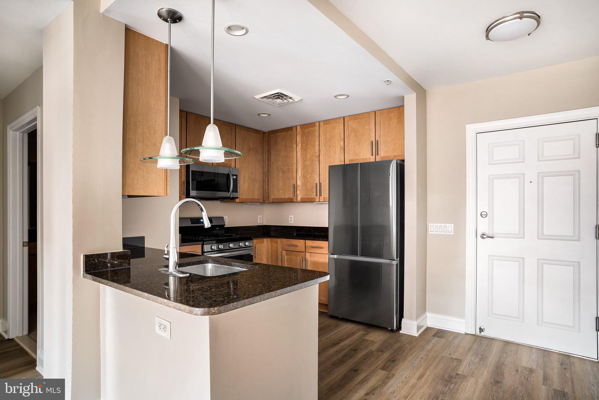 THE HENRY - Residential