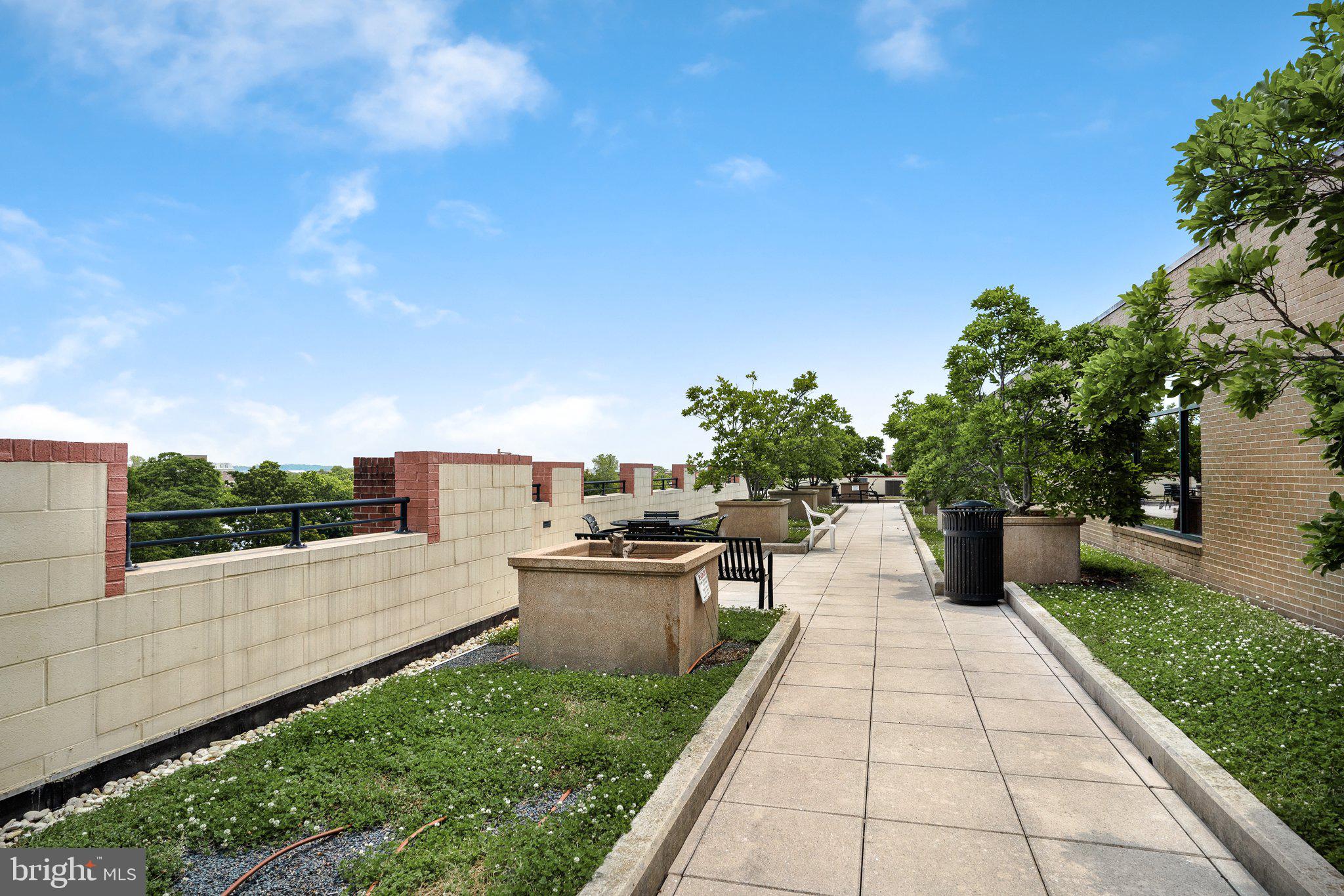 THE HENRY - Residential