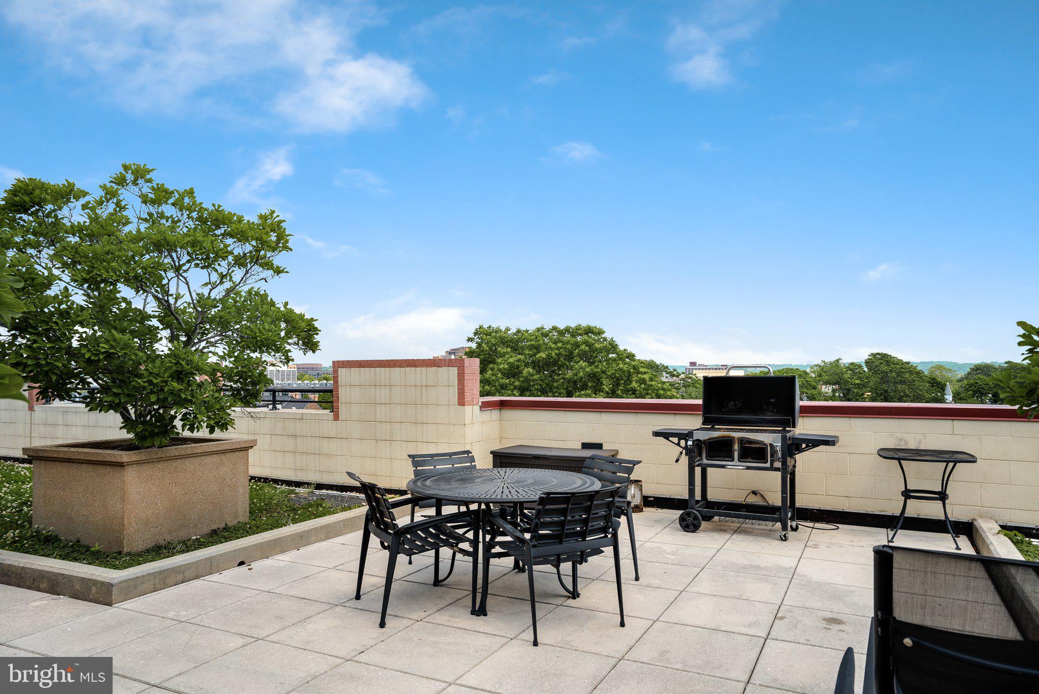 THE HENRY - Residential