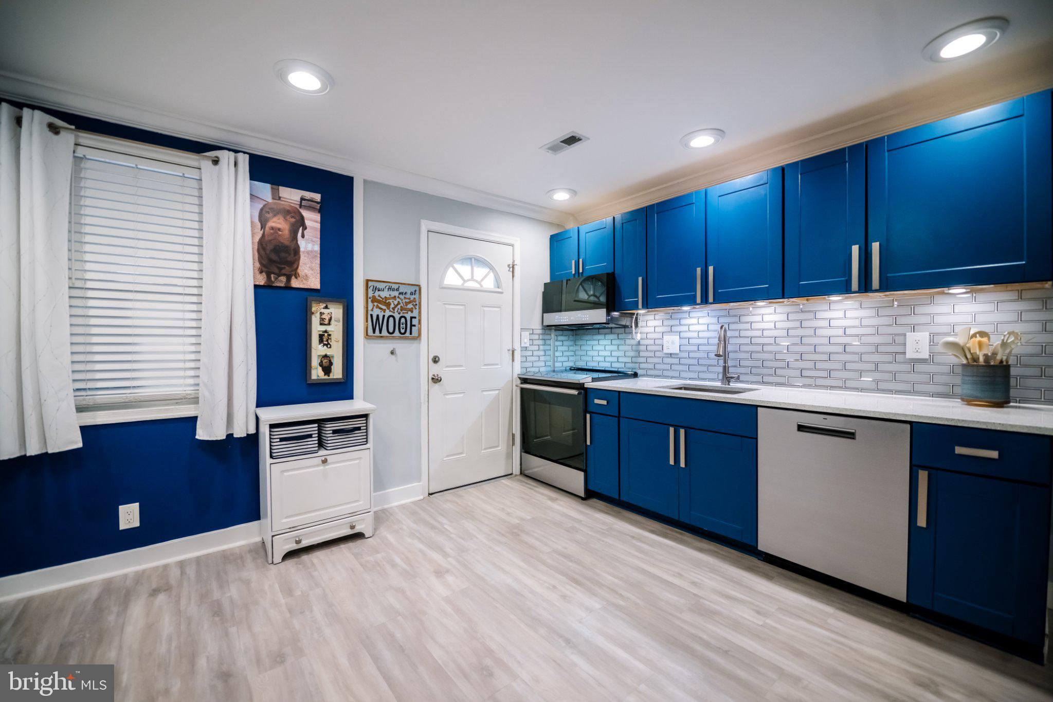 MIDDLE RIVER - Residential