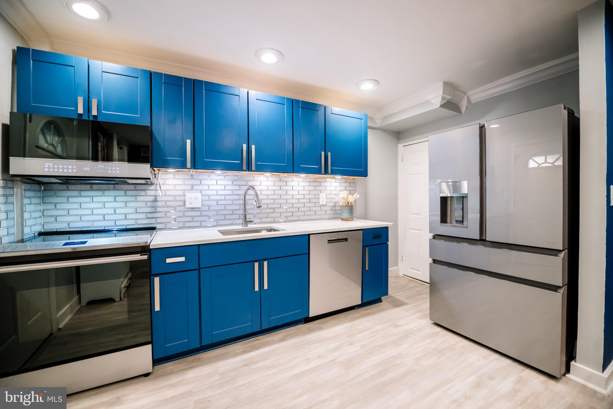 MIDDLE RIVER - Residential